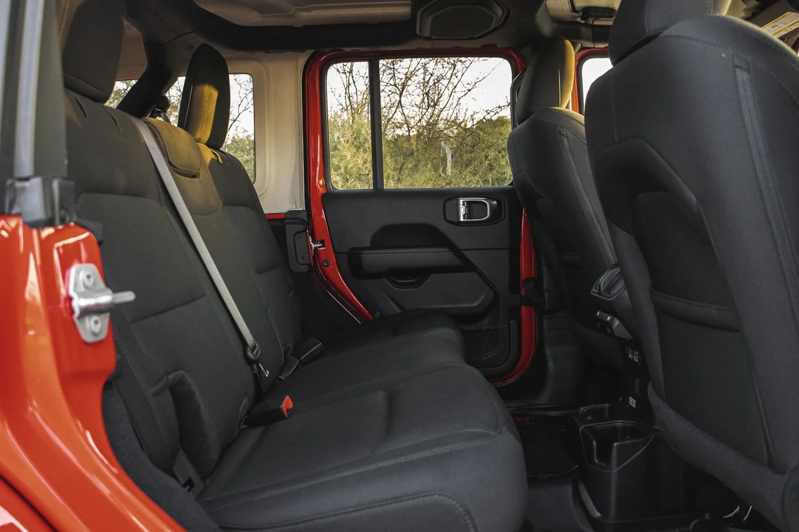 Alquiler Jeep Wrangler  Rojo 2022 en Abu Dabi - 5 