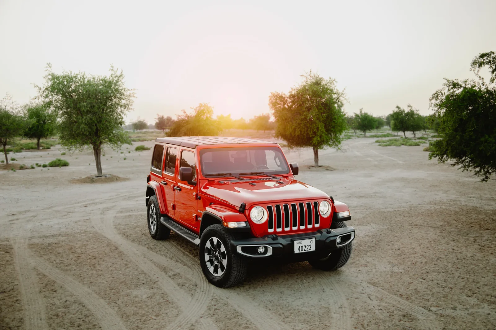 Alquiler Jeep Wrangler  Rojo 2022 en Abu Dabi - 2 
