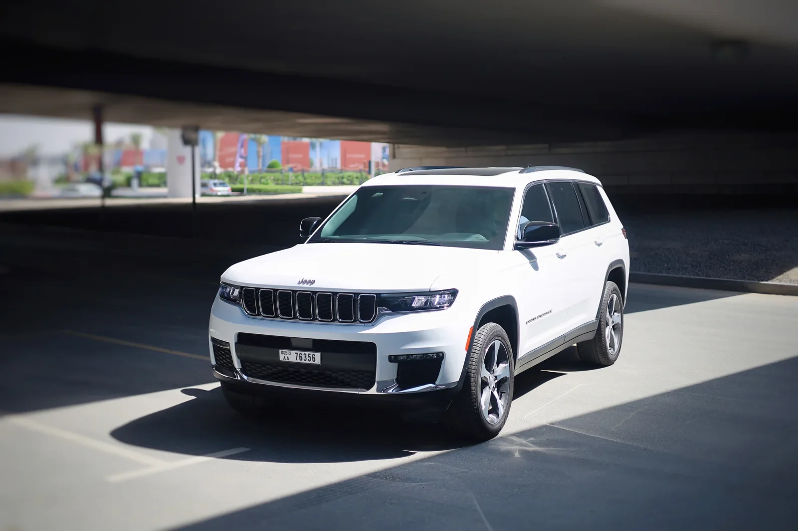 Аренда Jeep Grand Cherokee  Белый 2023 в Абу-Даби - 3 
