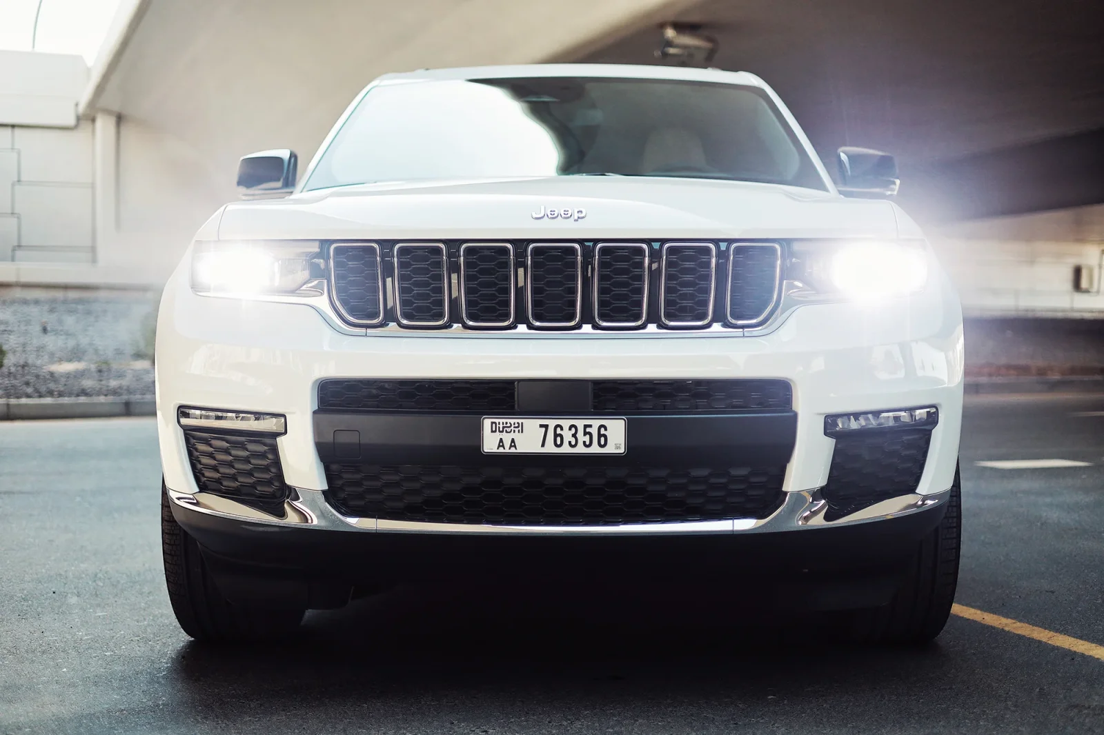 Аренда Jeep Grand Cherokee  Белый 2023 в Абу-Даби - 2 