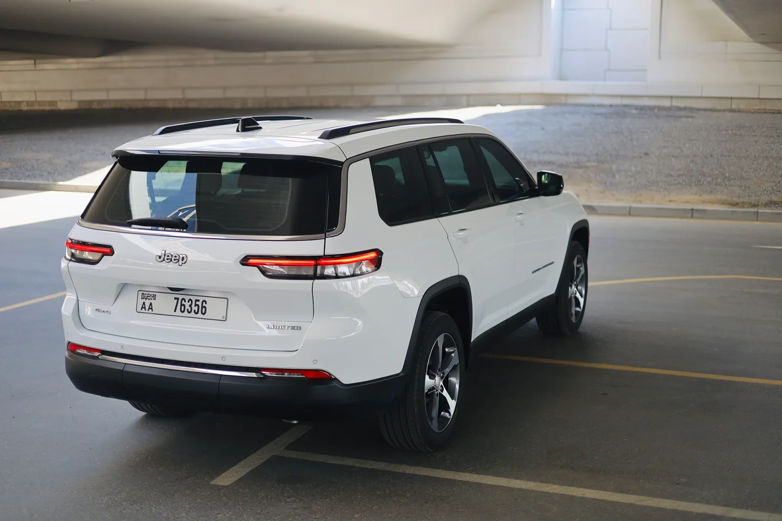 Аренда Jeep Grand Cherokee  Белый 2023 в Абу-Даби - 16 