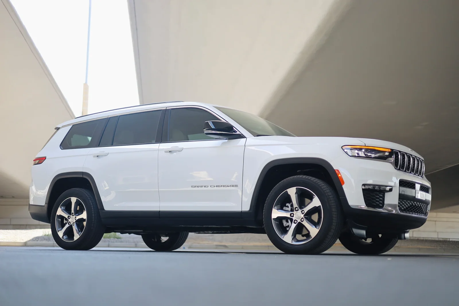 Аренда Jeep Grand Cherokee  Белый 2023 в Абу-Даби - 10 