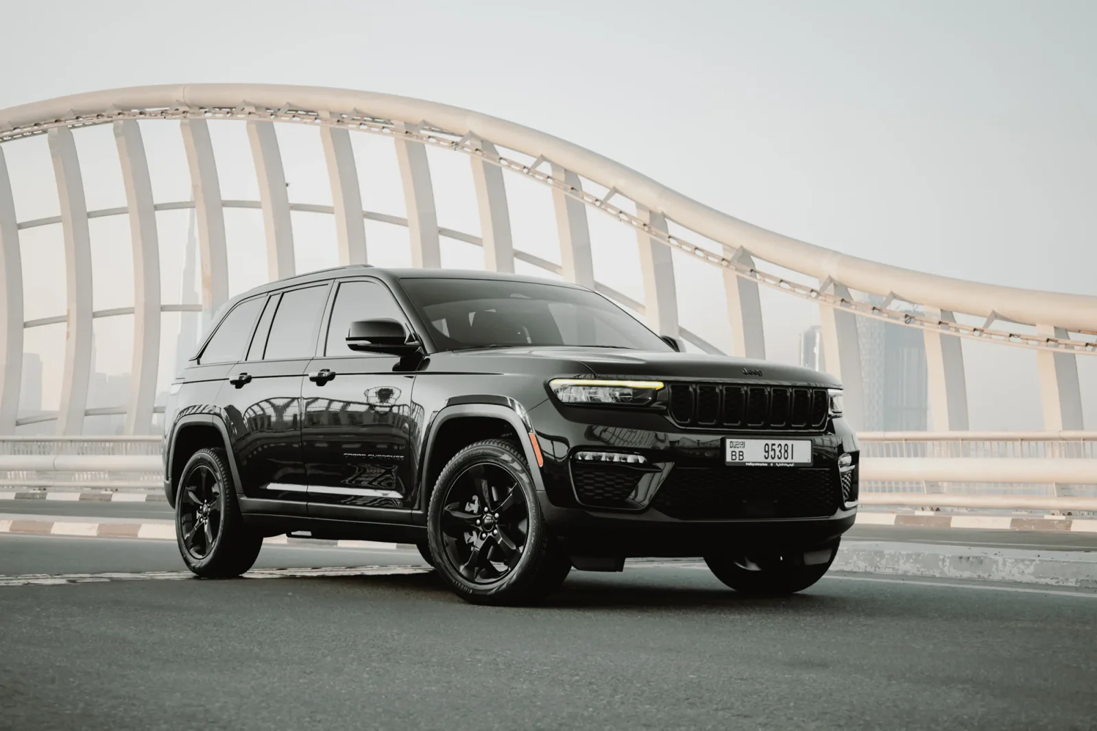 Аренда Jeep Grand Cherokee  Черный 2023 в Абу-Даби - 16 
