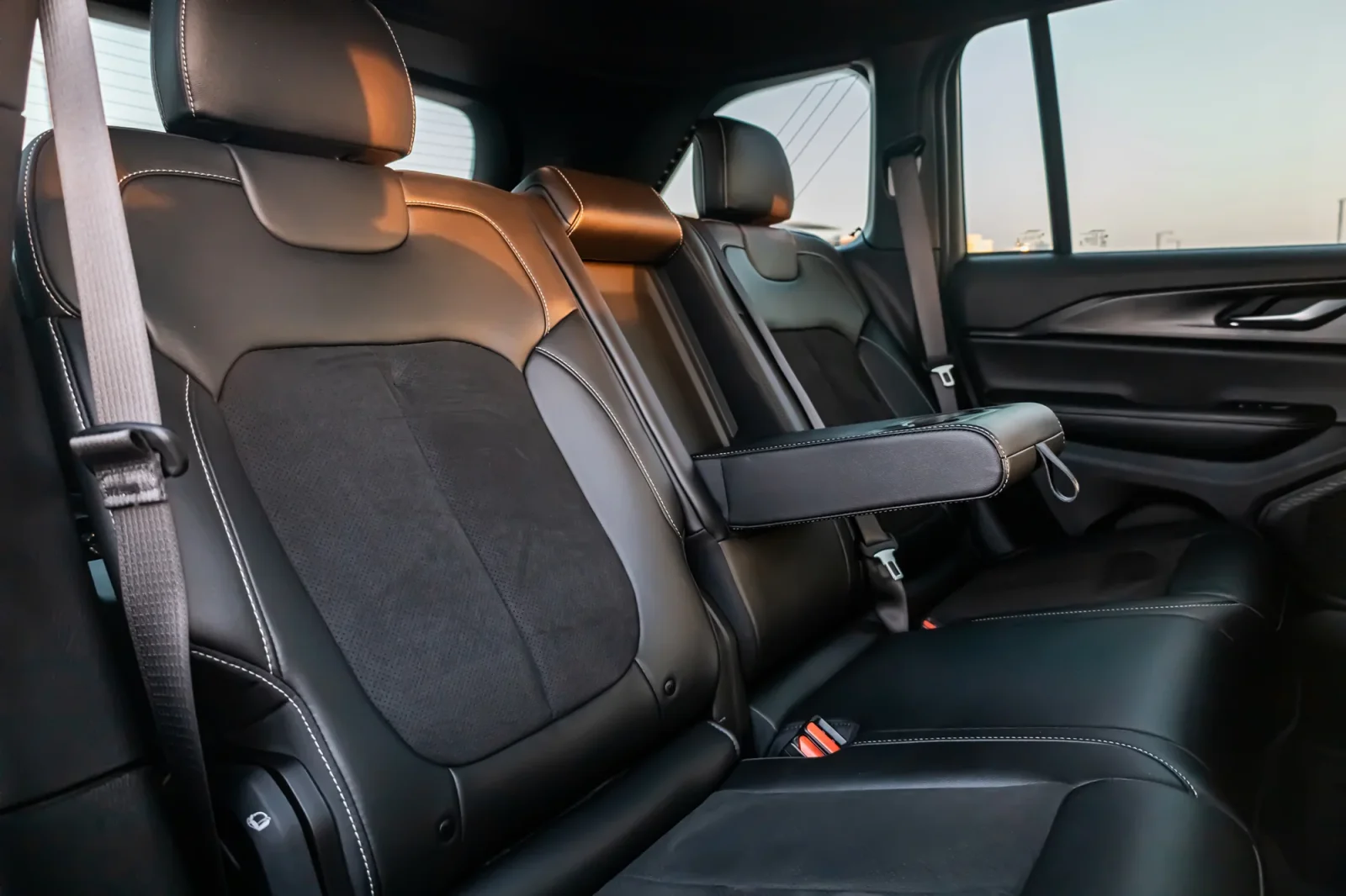 Аренда Jeep Grand Cherokee  Черный 2023 в Абу-Даби - 7 