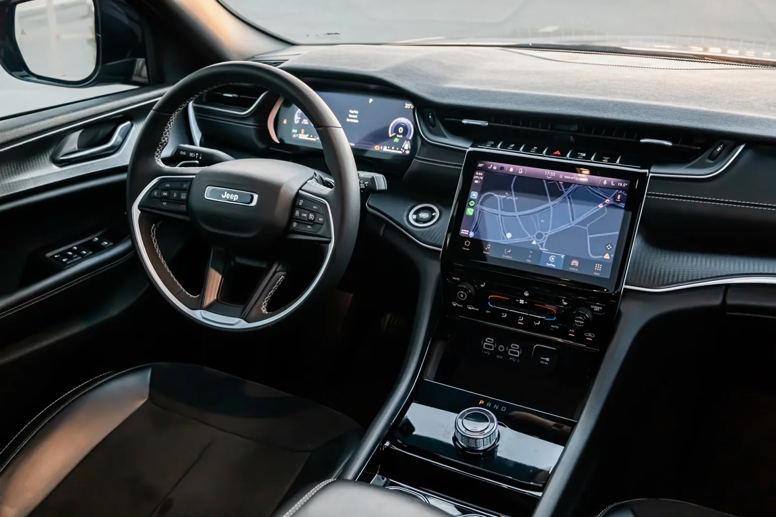 Аренда Jeep Grand Cherokee  Черный 2023 в Абу-Даби - 3 