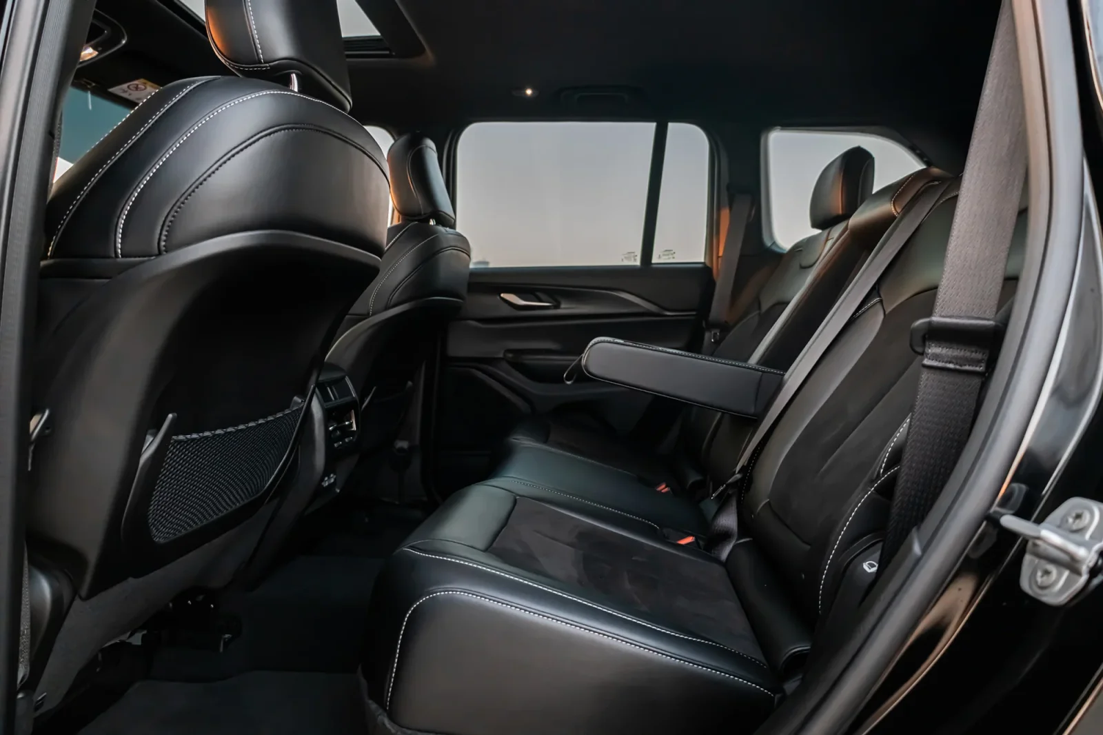 Аренда Jeep Grand Cherokee  Черный 2023 в Абу-Даби - 6 