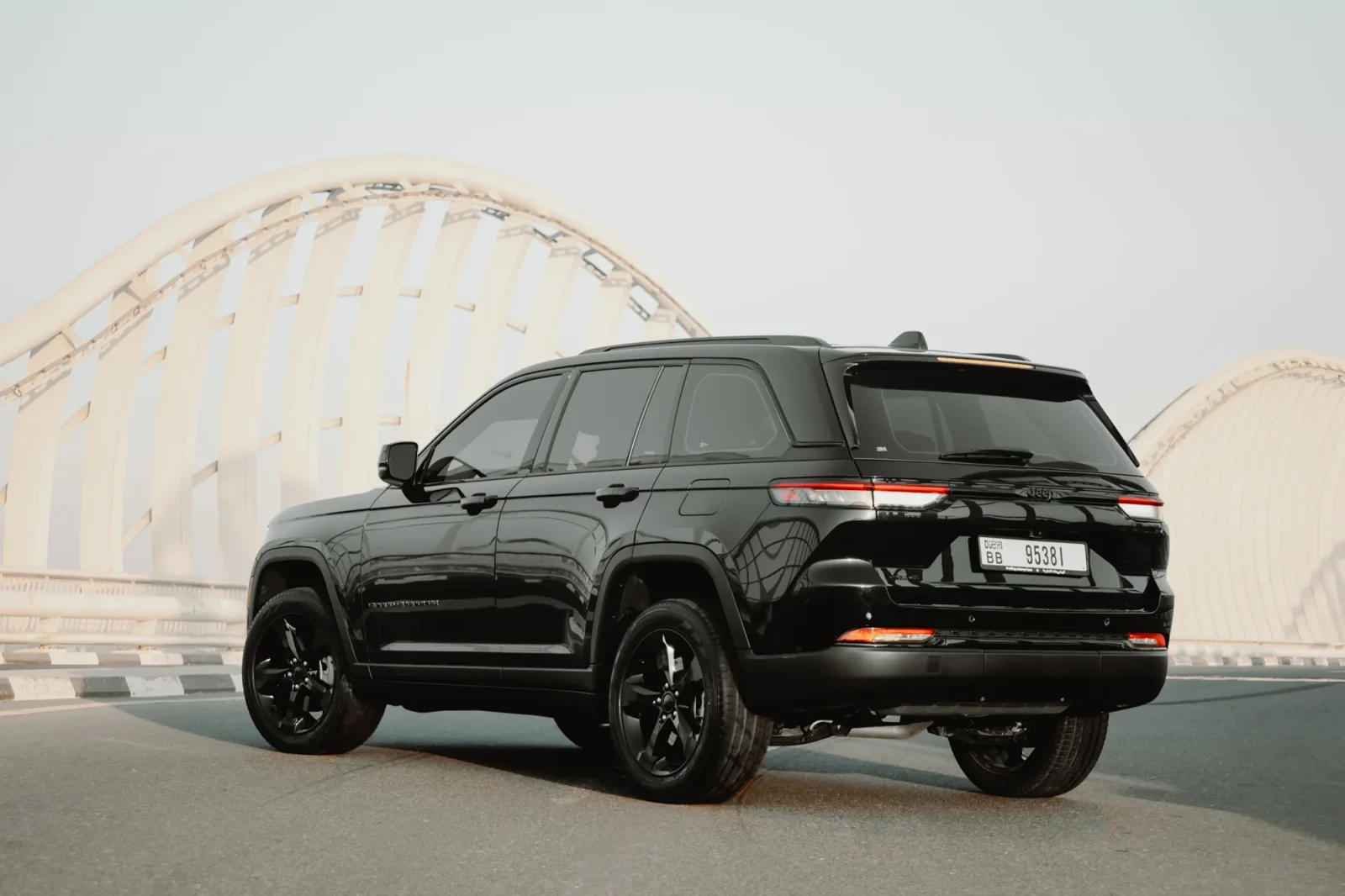 Аренда Jeep Grand Cherokee  Черный 2023 в Абу-Даби - 14 