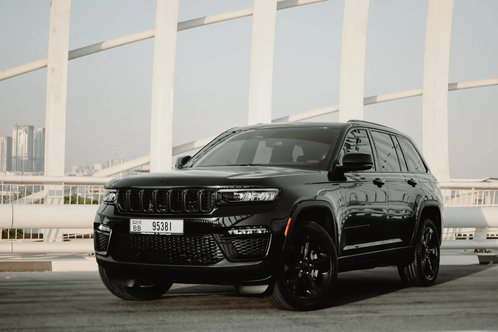 Аренда Jeep Grand Cherokee  Черный 2023 в Абу-Даби - 2 