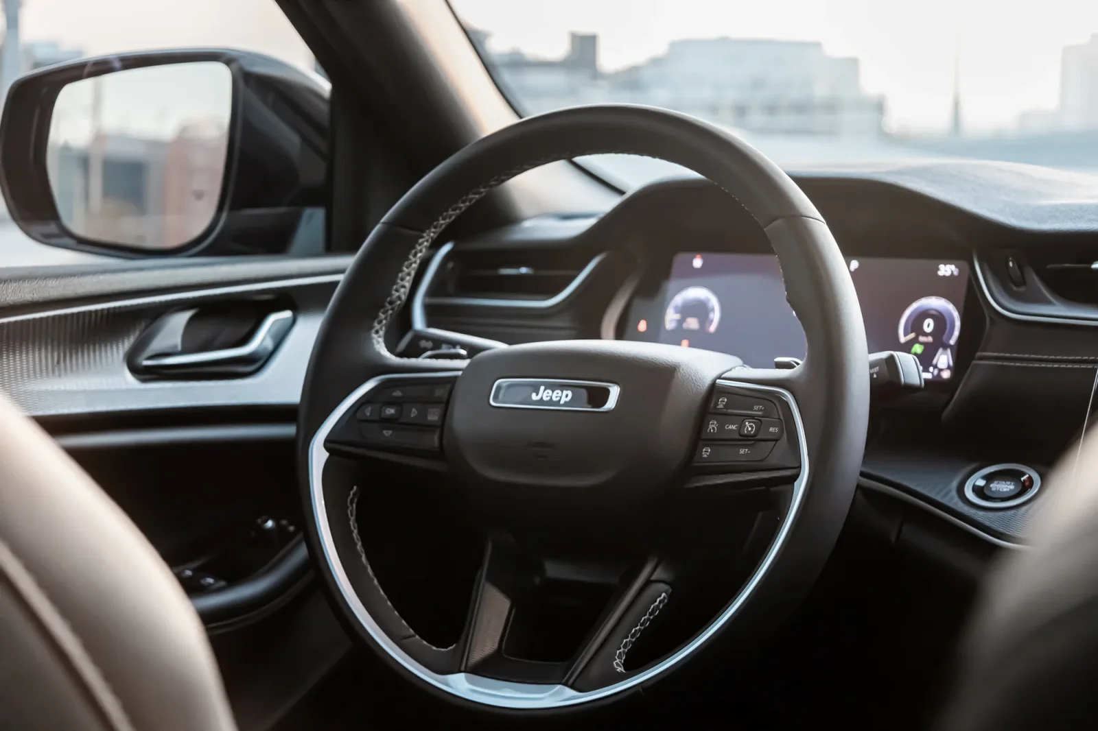 Аренда Jeep Grand Cherokee  Черный 2023 в Абу-Даби - 4 