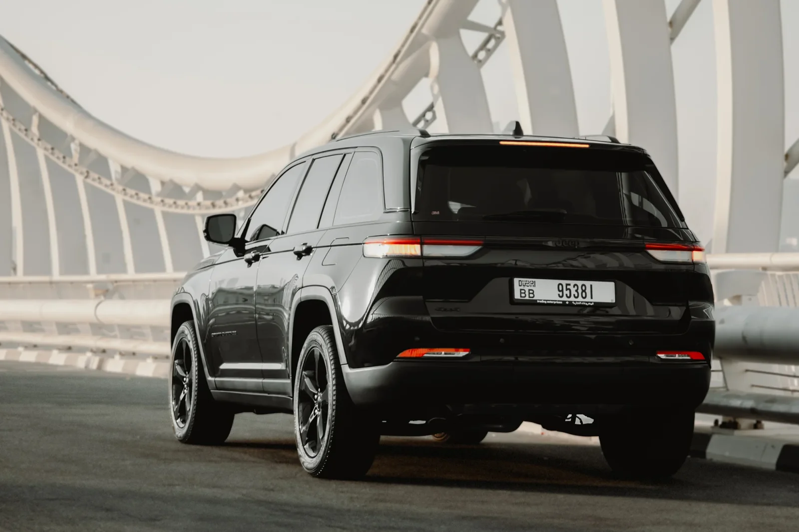 Аренда Jeep Grand Cherokee  Черный 2023 в Абу-Даби - 13 