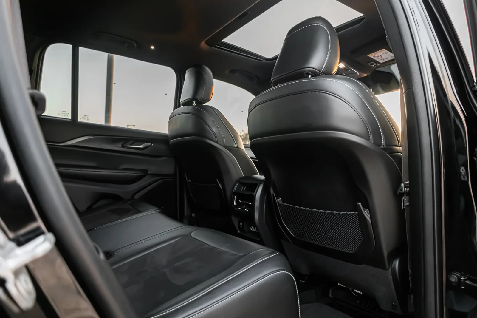 Аренда Jeep Grand Cherokee  Черный 2023 в Абу-Даби - 8 