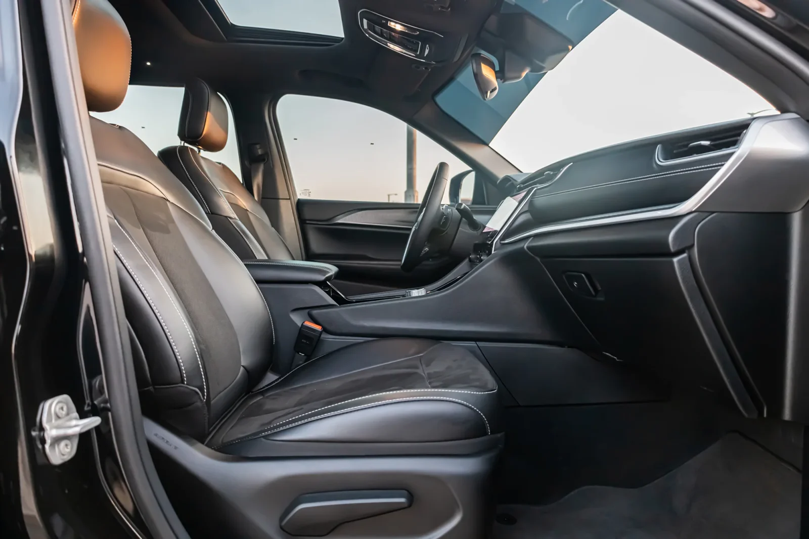 Аренда Jeep Grand Cherokee  Черный 2023 в Абу-Даби - 9 