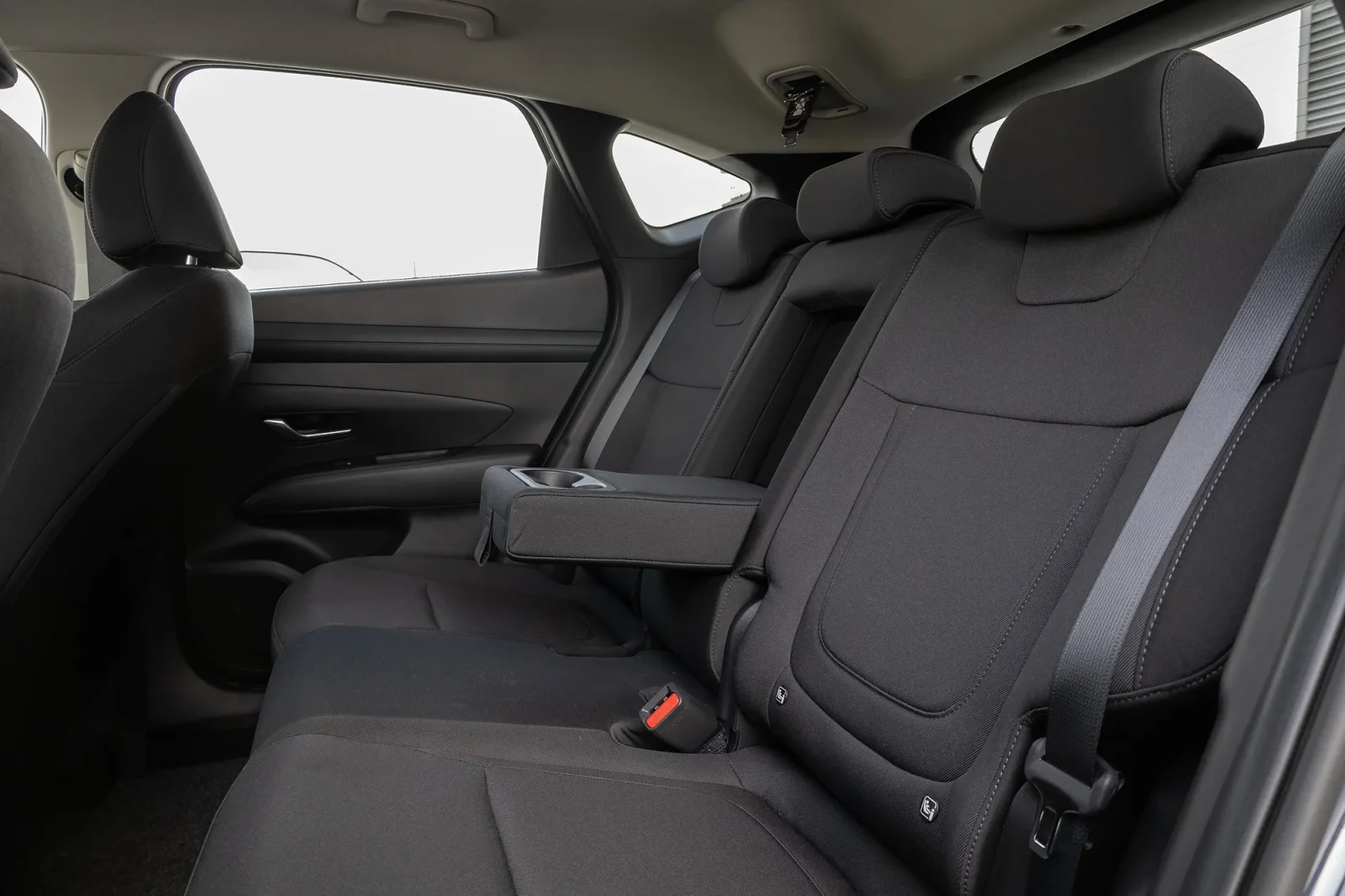 Miete Hyundai Tucson  Blau 2025 in der Abu Dhabi - 7 