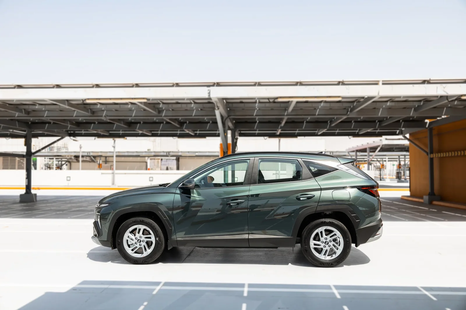 Kiralık Hyundai Tucson  Yeşil 2025 içinde Abu Dhabi - 10 