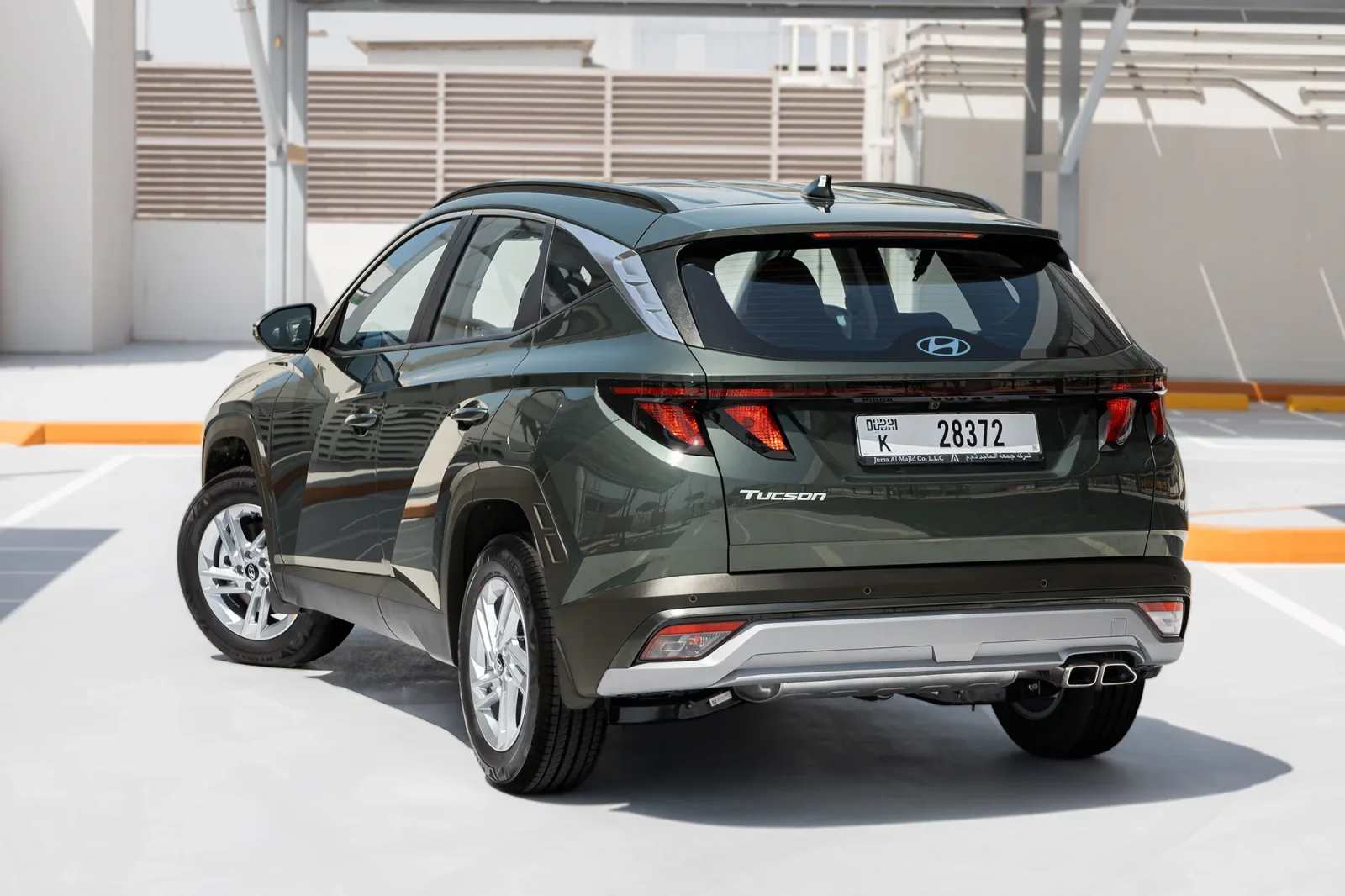 Kiralık Hyundai Tucson  Yeşil 2025 içinde Abu Dhabi - 8 