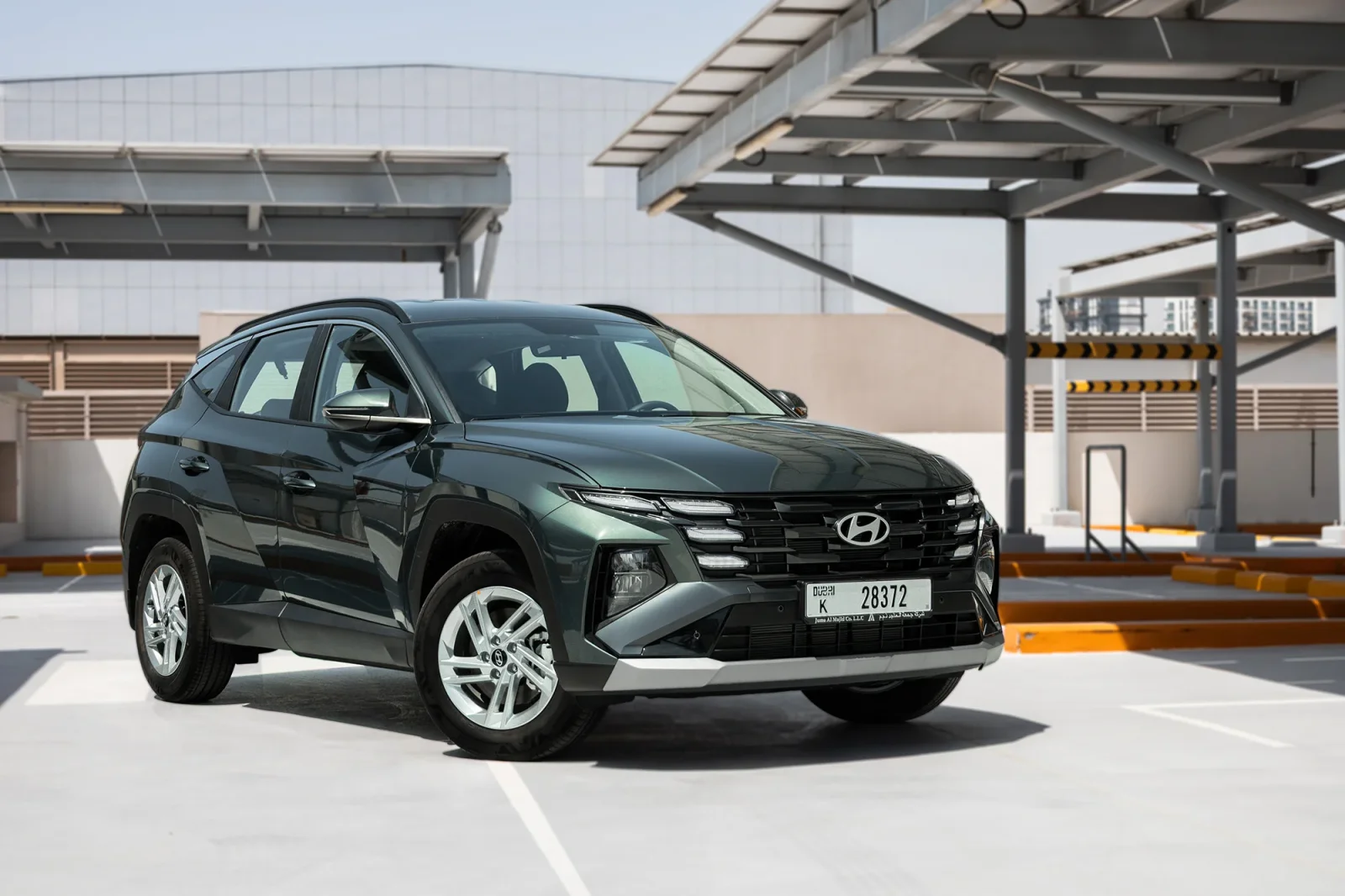 Kiralık Hyundai Tucson  Yeşil 2025 içinde Abu Dhabi - 2 