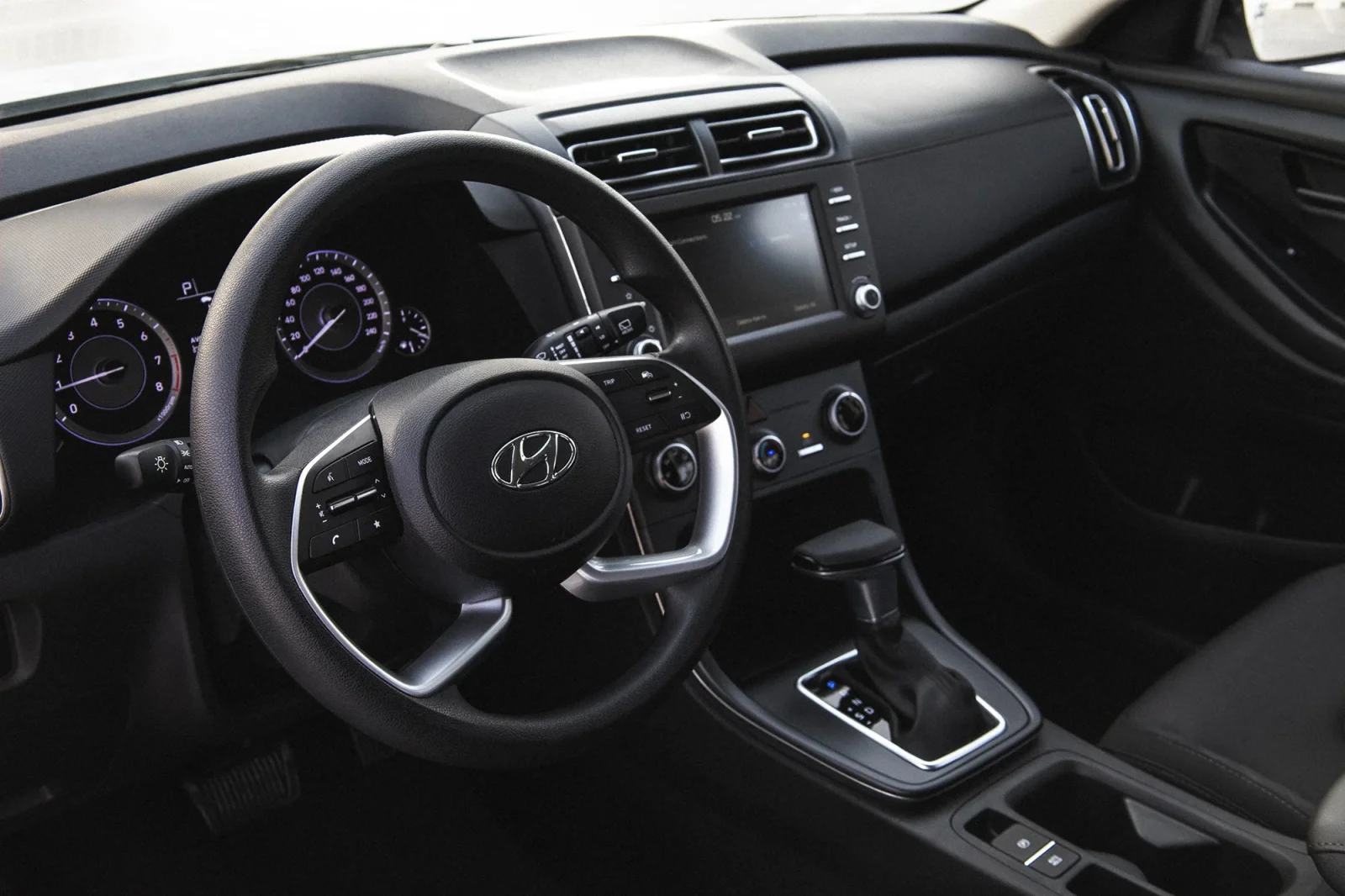 Аренда Hyundai Creta  Белый 2025 в Абу-Даби - 4 