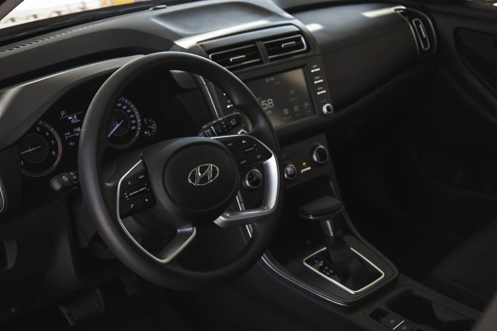 Miete Hyundai Creta  Rot 2025 in der Abu Dhabi - 4 