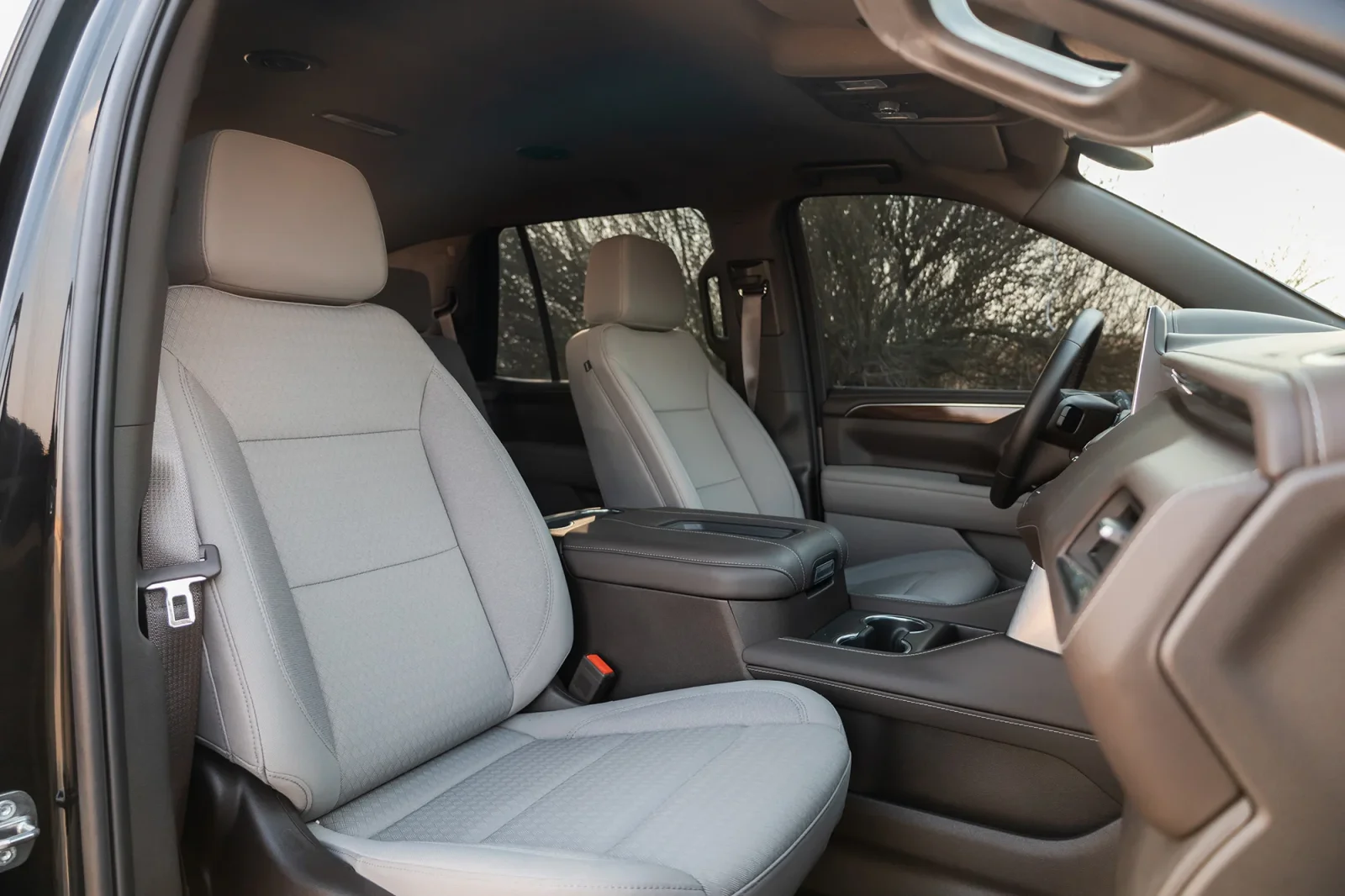 Rent GMC Yukon  Black 2023 in Abu Dhabi - 5 