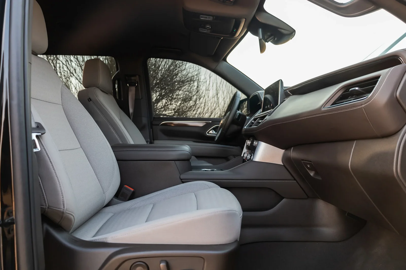 Rent GMC Yukon  Black 2023 in Abu Dhabi - 11 