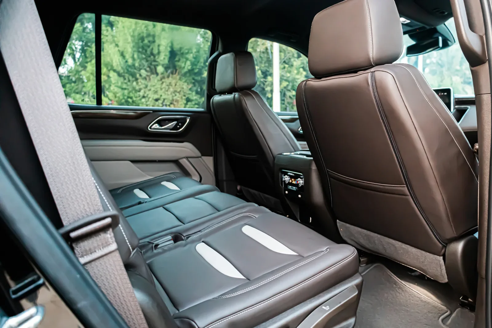 Rent GMC Yukon  Black 2023 in Abu Dhabi - 10 