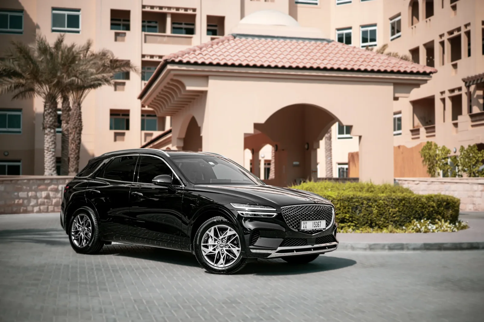 Affitto Genesis GV70  Nero 2023 in Abu Dhabi - 11 