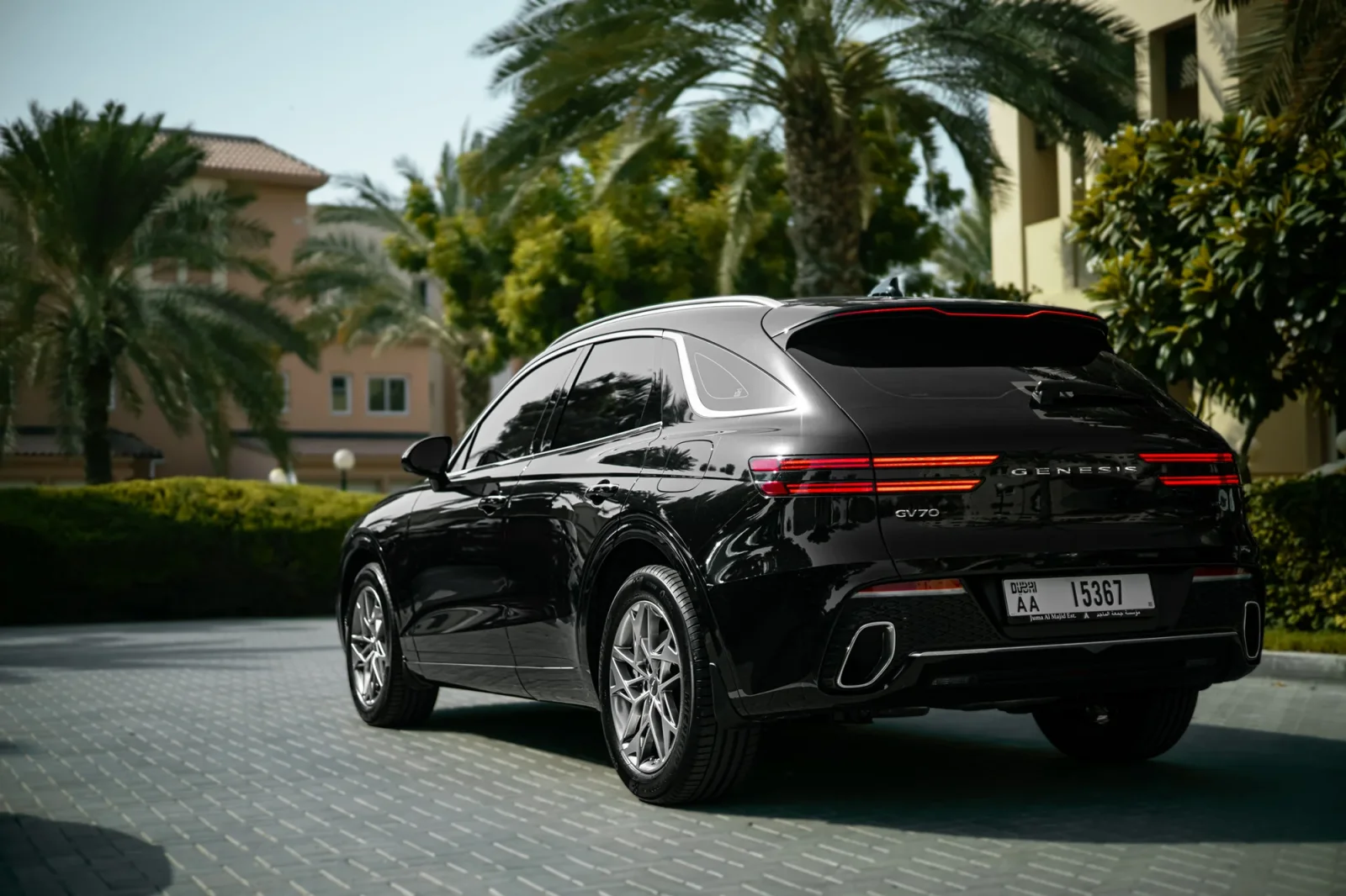 Affitto Genesis GV70  Nero 2023 in Abu Dhabi - 10 