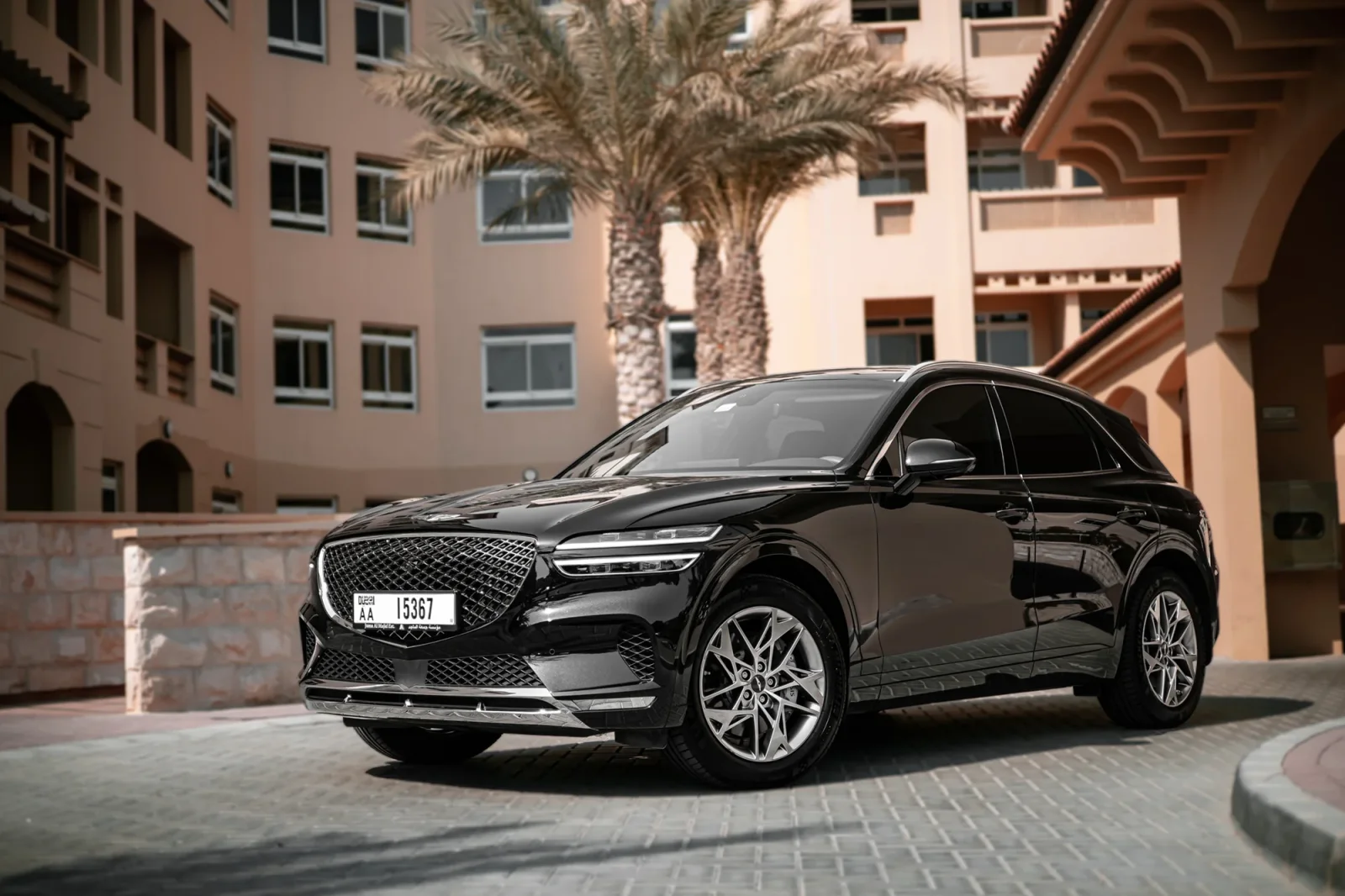 Affitto Genesis GV70  Nero 2023 in Abu Dhabi - 13 