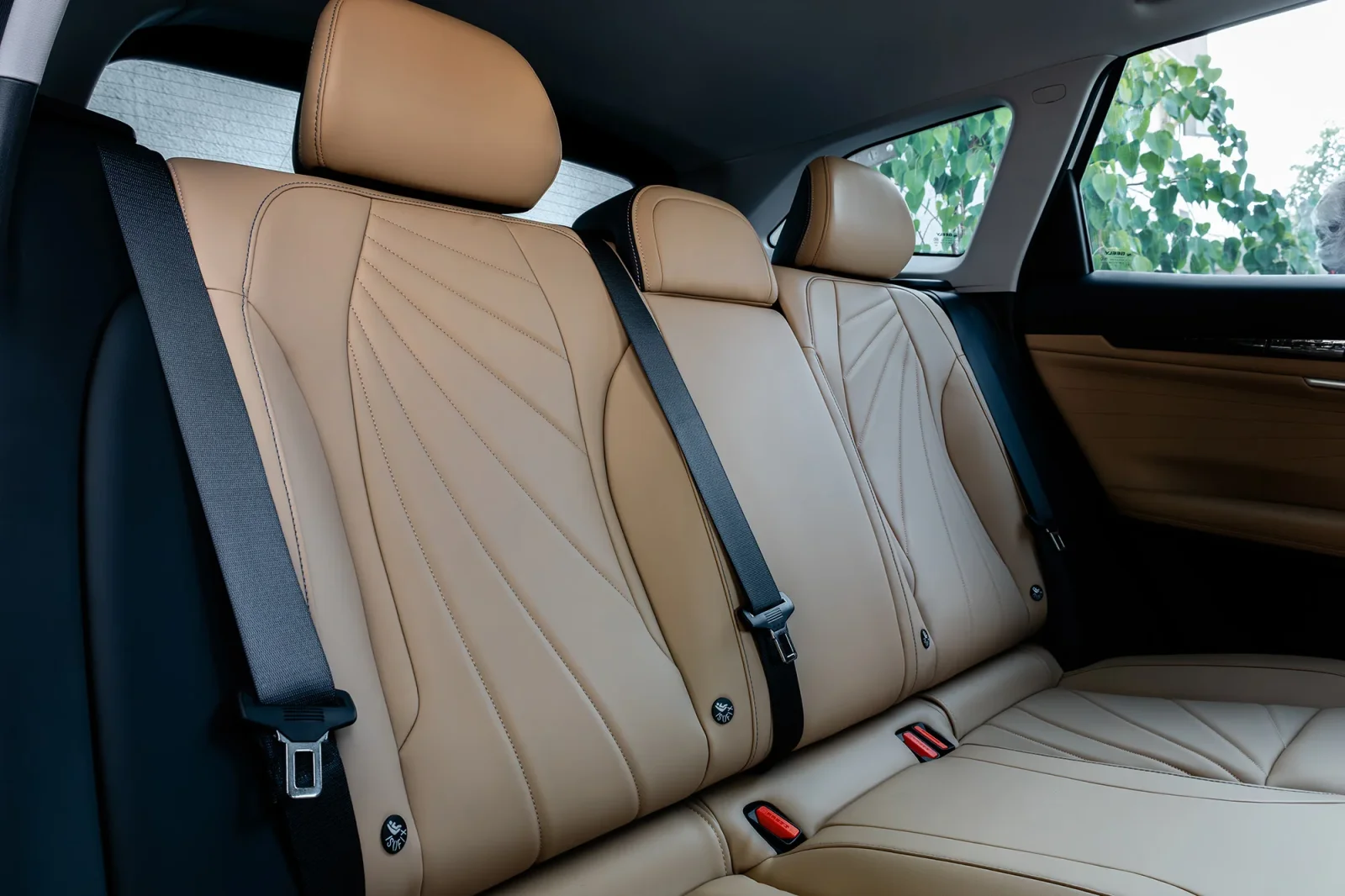 Huren Geely Starray  Wit 2025 in Abu Dhabi - 7 