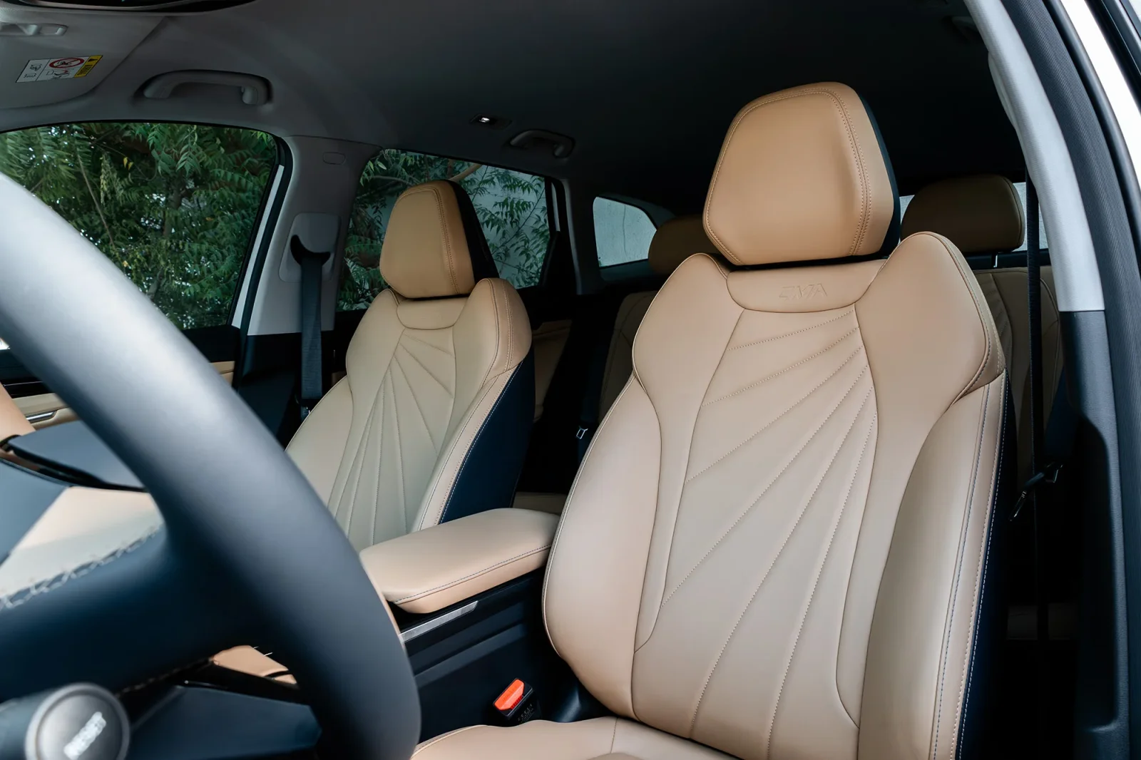 Huren Geely Starray  Wit 2025 in Abu Dhabi - 3 