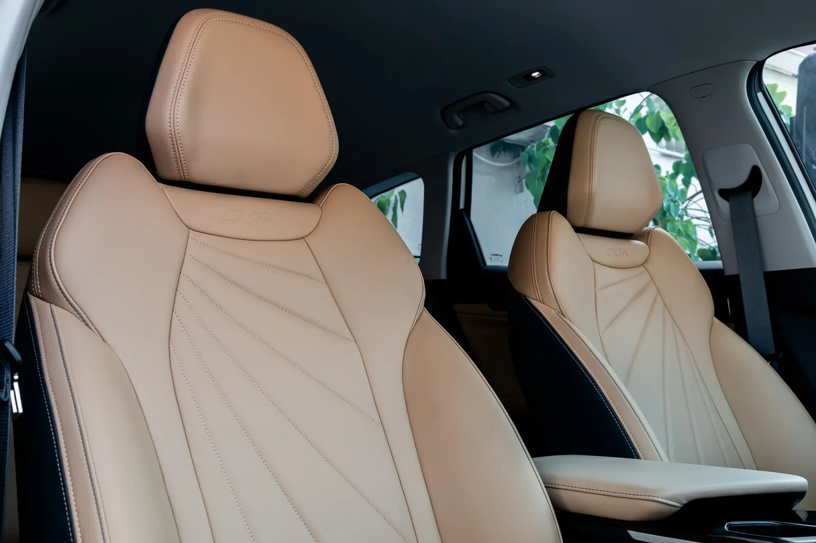 Huren Geely Starray  Wit 2025 in Abu Dhabi - 5 