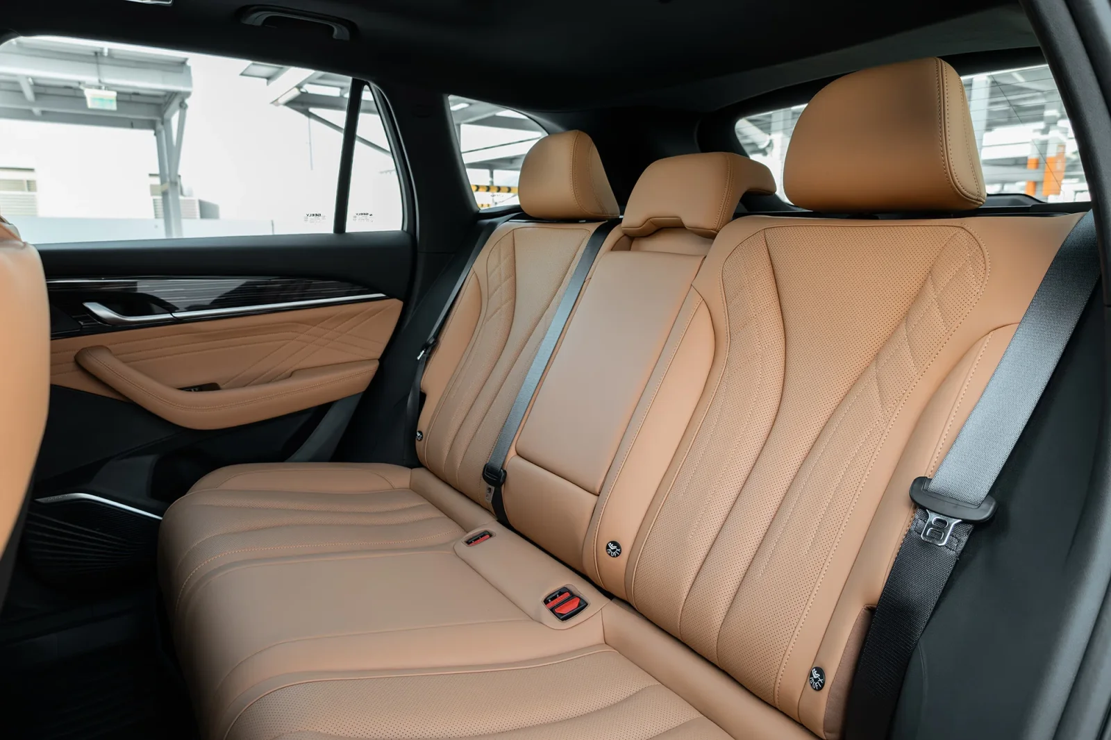 Rent Geely Monjaro  Black 2025 in Abu Dhabi - 8 