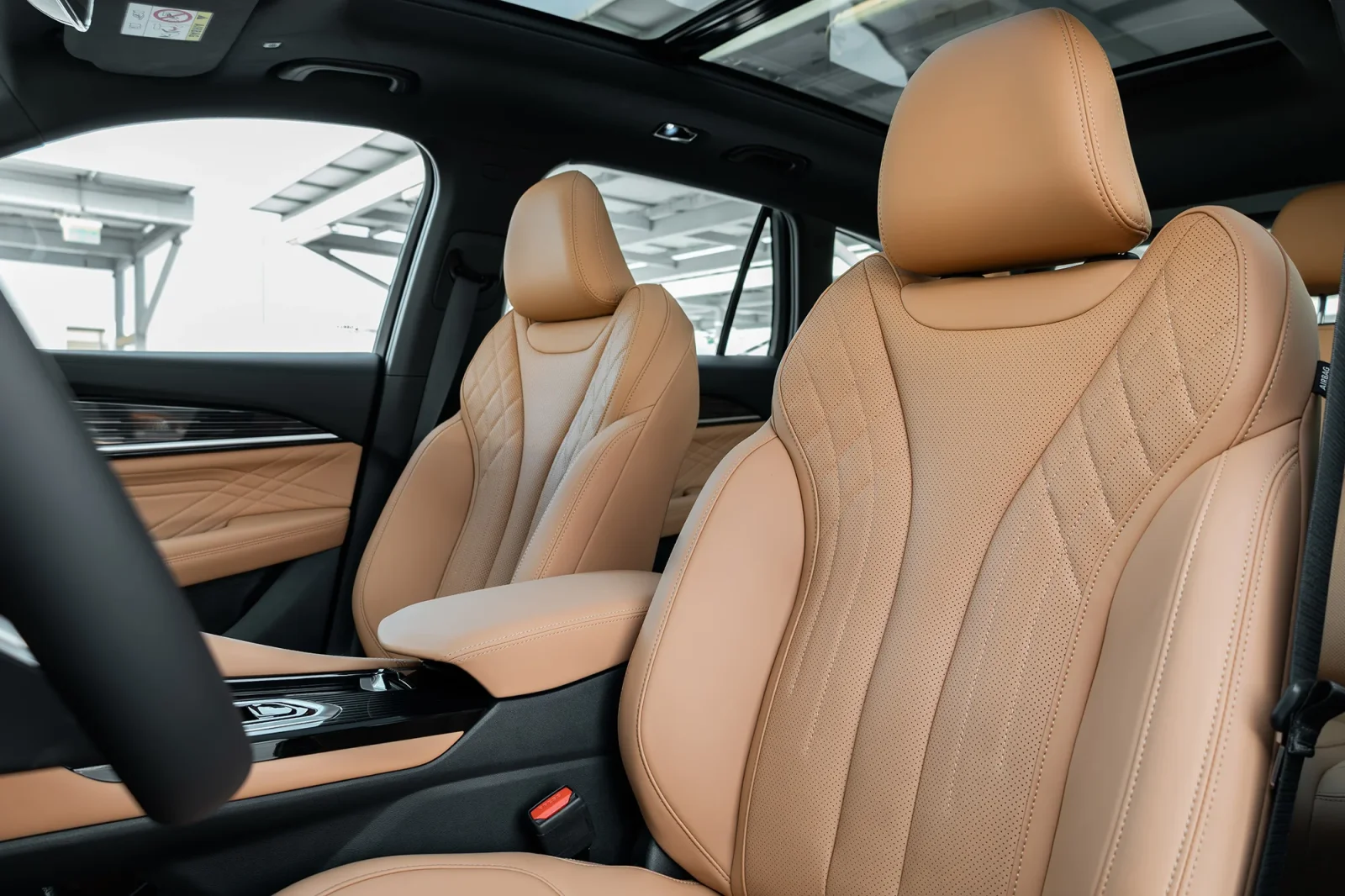 Rent Geely Monjaro  Black 2025 in Abu Dhabi - 5 