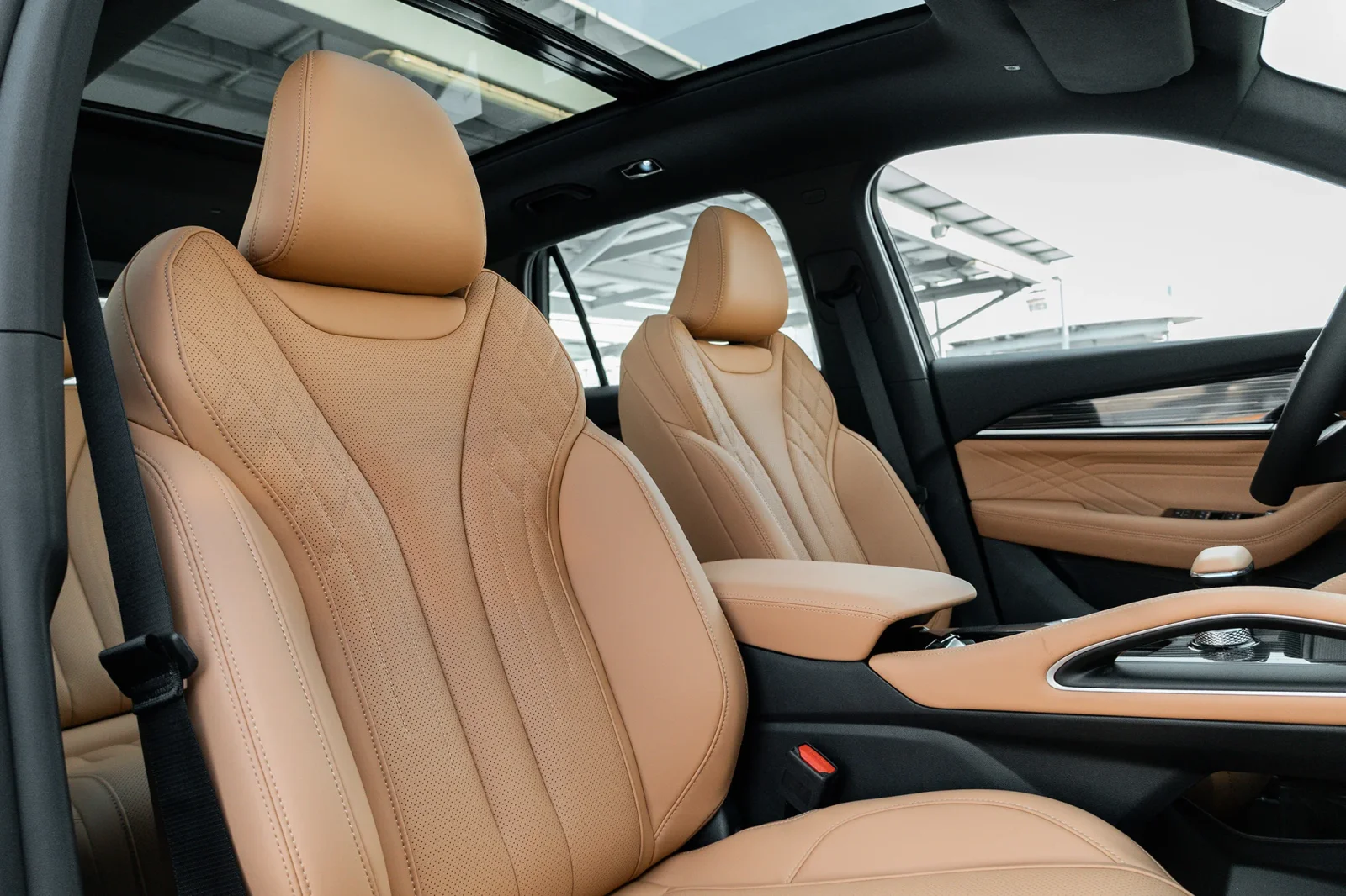 Rent Geely Monjaro  Black 2025 in Abu Dhabi - 7 