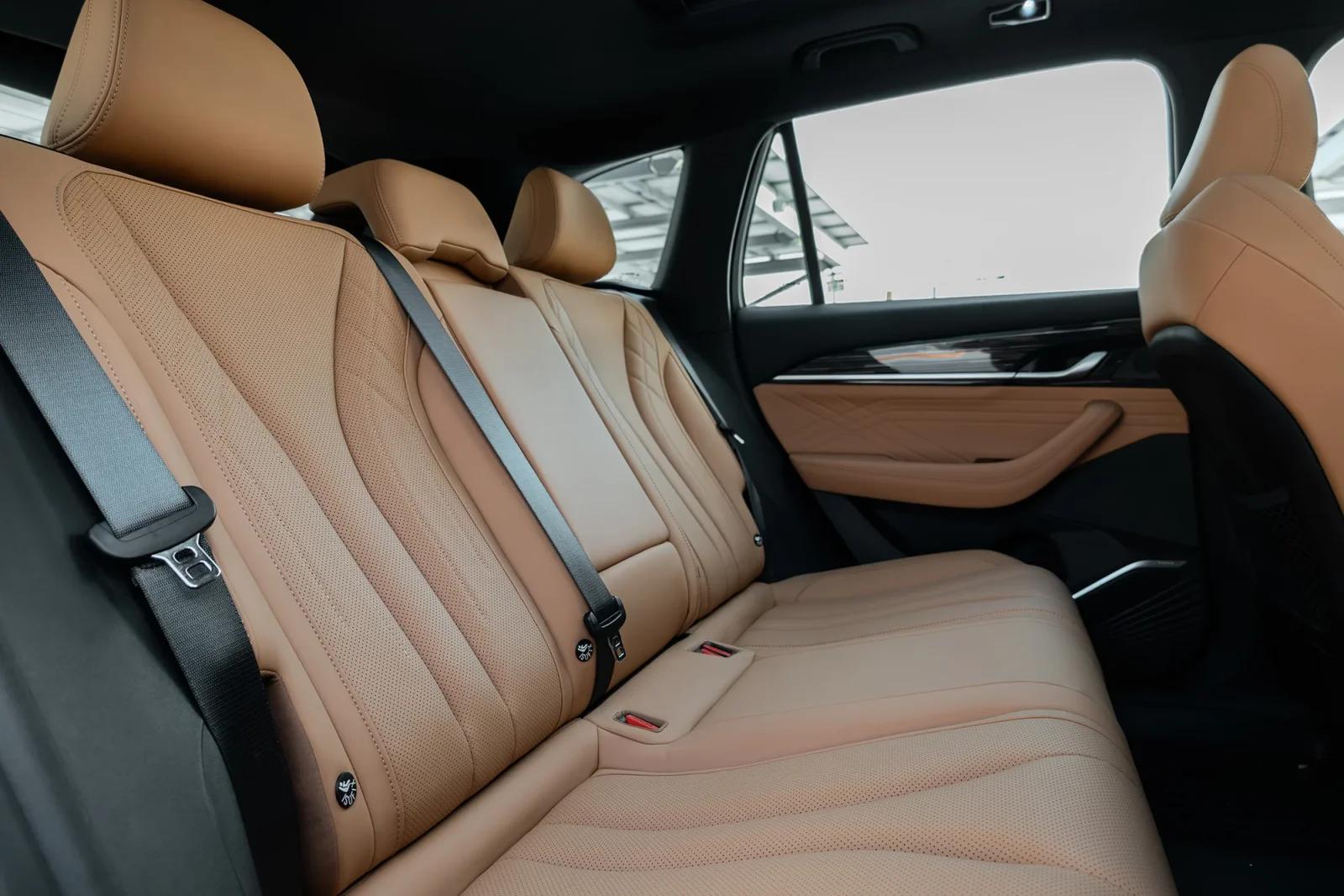 Rent Geely Monjaro  Black 2025 in Abu Dhabi - 6 