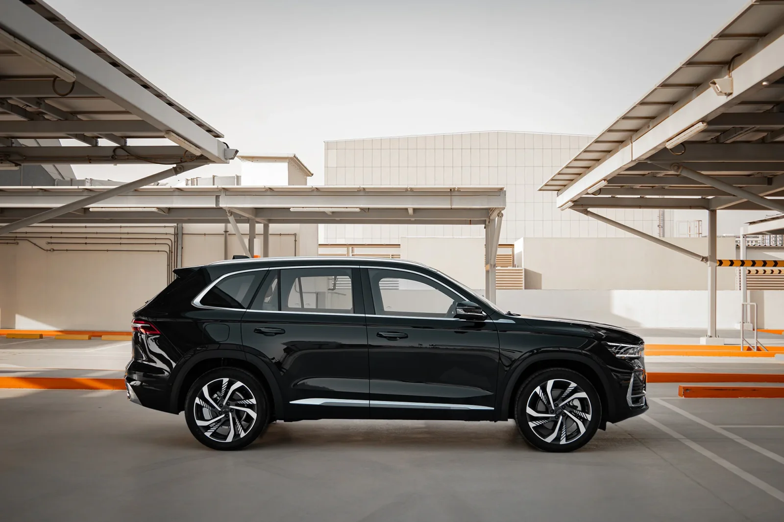 Rent Geely Monjaro  Black 2025 in Abu Dhabi - 10 