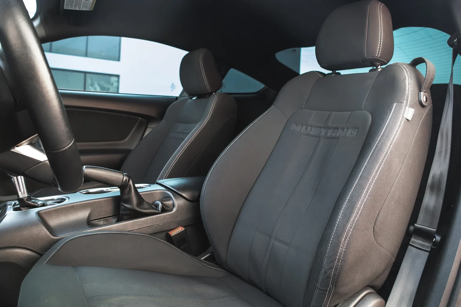 Affitto Ford Mustang  Blu 2023 in Abu Dhabi - 7 