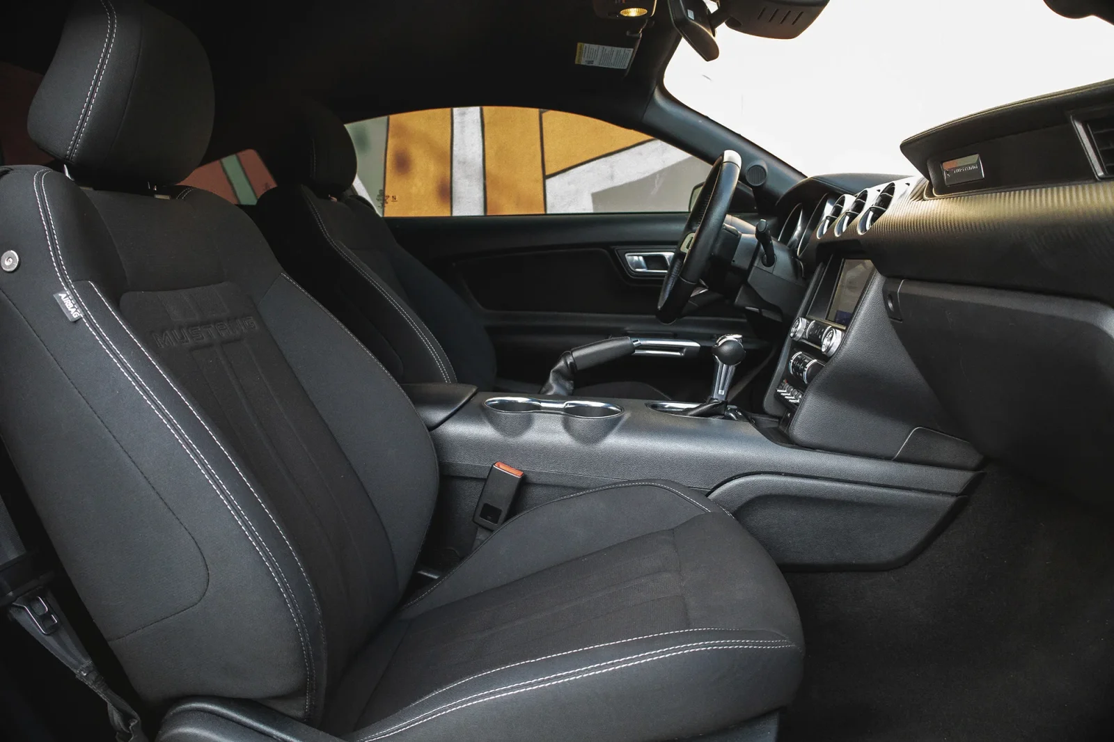 Affitto Ford Mustang  Blu 2023 in Abu Dhabi - 8 