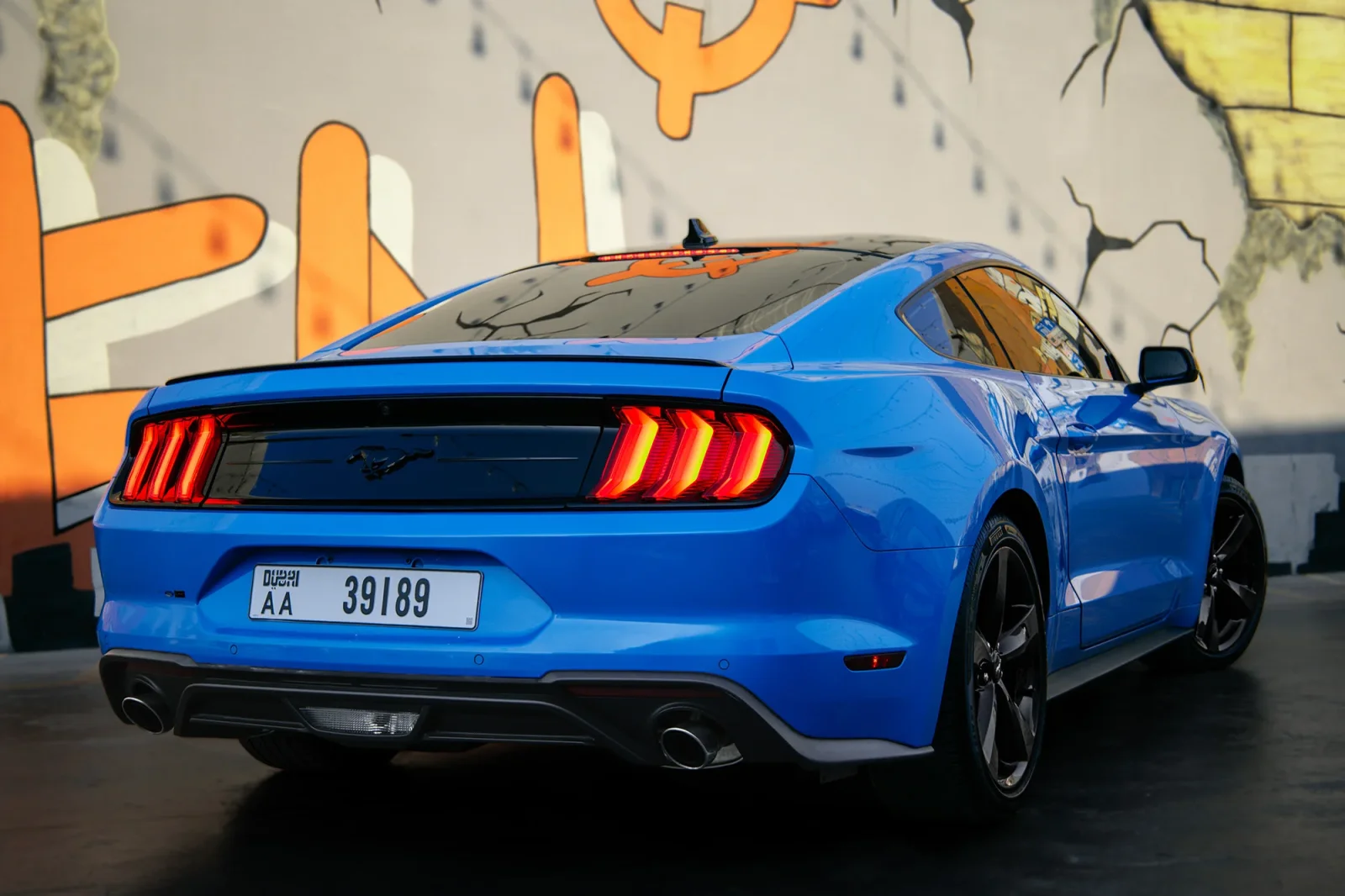 Affitto Ford Mustang  Blu 2023 in Abu Dhabi - 9 