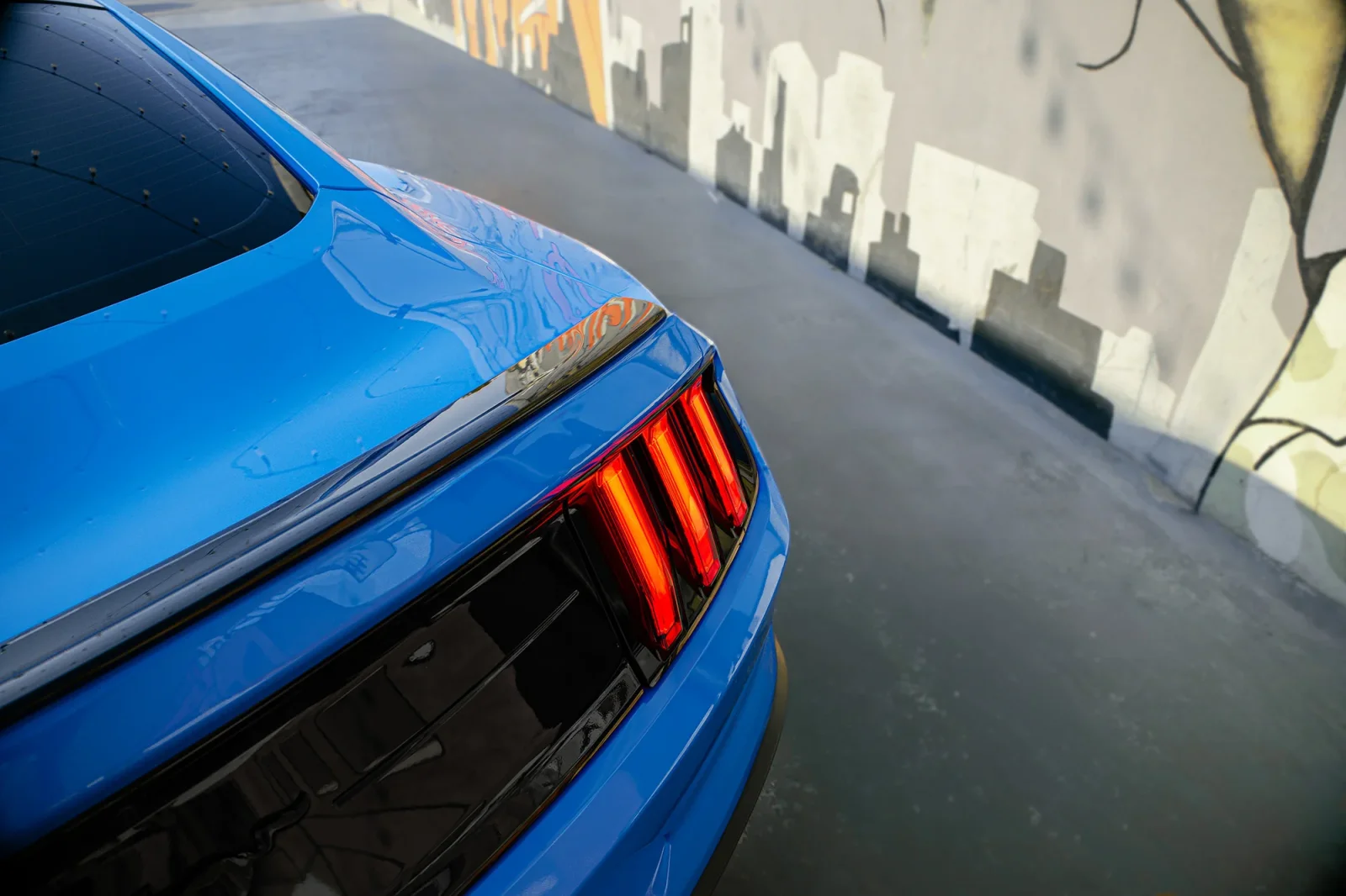 Affitto Ford Mustang  Blu 2023 in Abu Dhabi - 11 