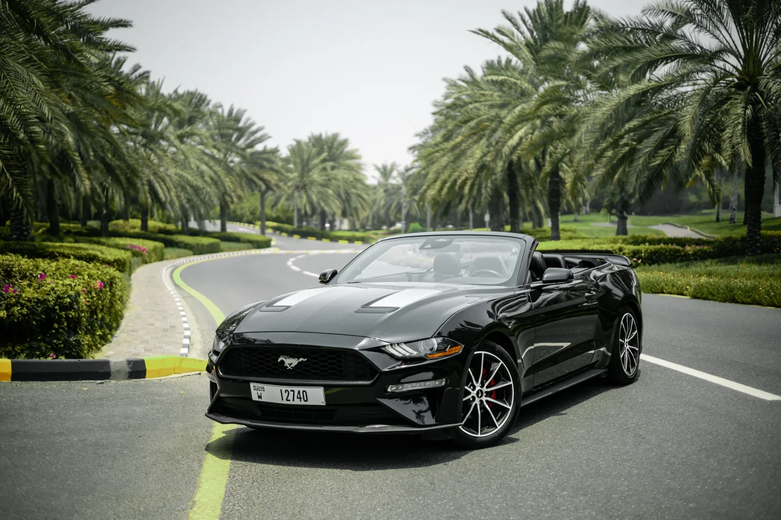 Huren Ford Mustang  Zwart 2022 in Abu Dhabi - 2 