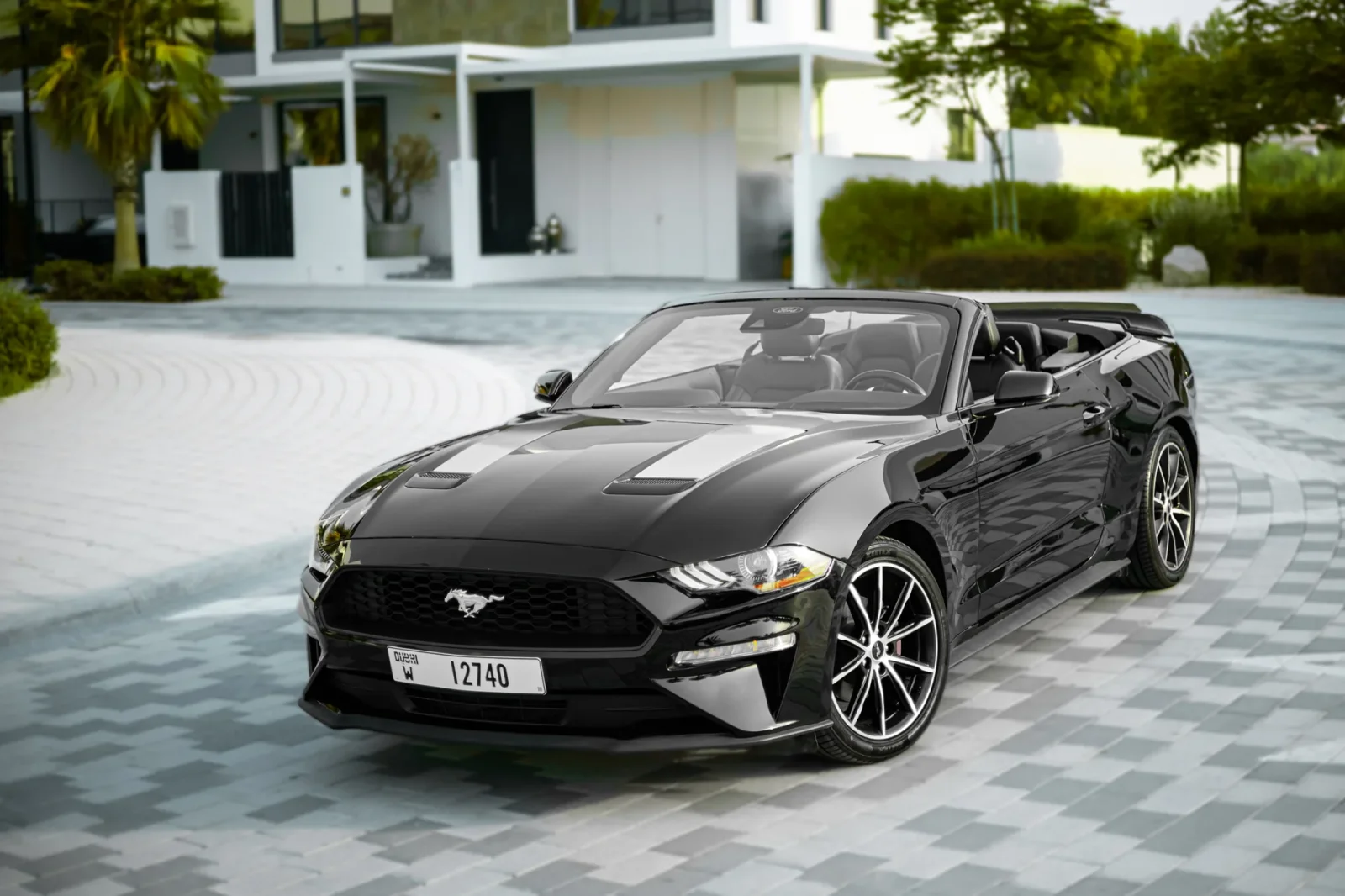 Huren Ford Mustang  Zwart 2022 in Abu Dhabi - 7 