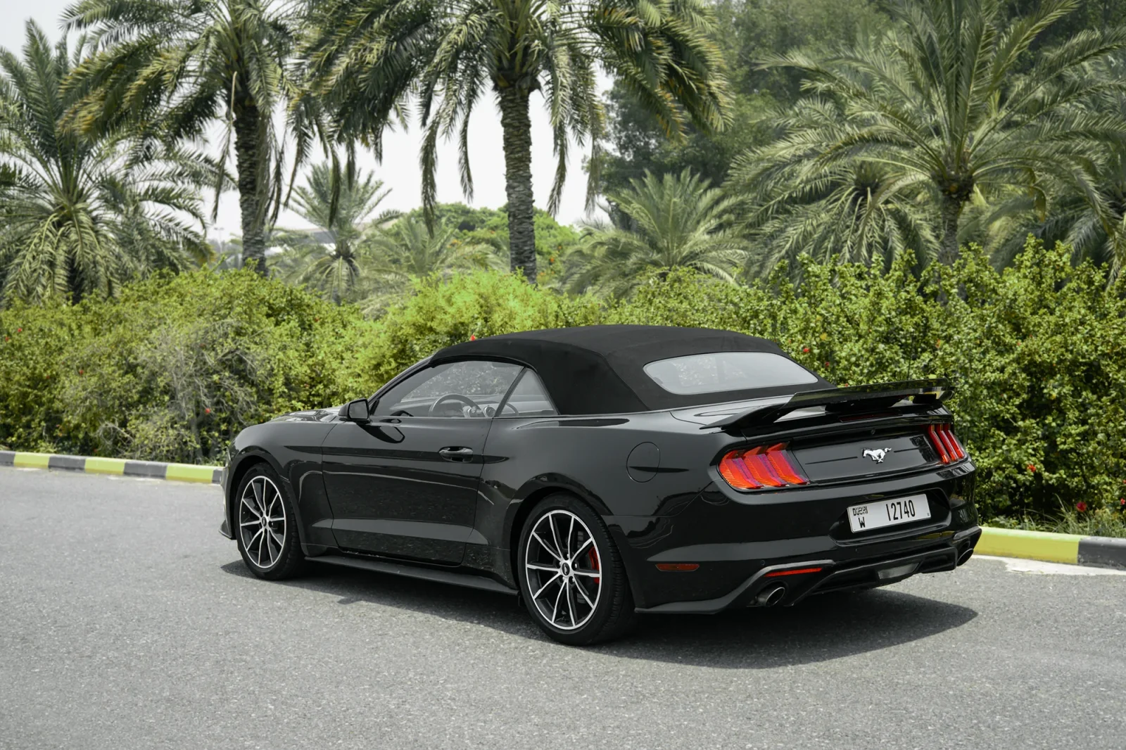 Huren Ford Mustang  Zwart 2022 in Abu Dhabi - 9 