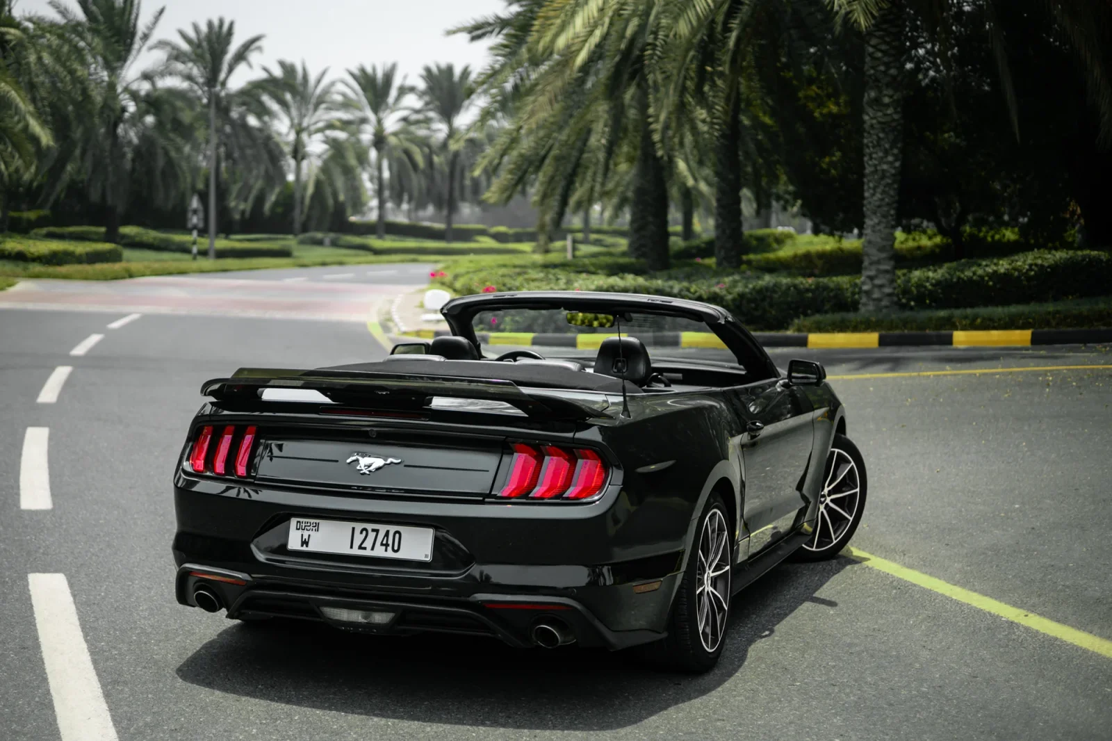 Huren Ford Mustang  Zwart 2022 in Abu Dhabi - 8 