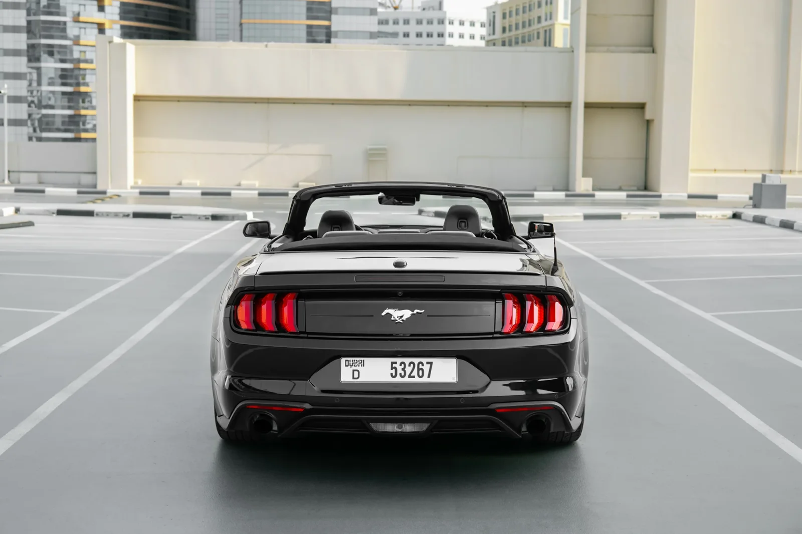 Miete Ford Mustang  Schwarz 2022 in der Abu Dhabi - 4 