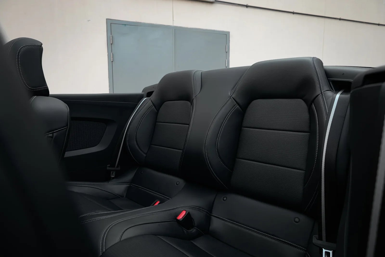 Affitto Ford Mustang  Nero 2024 in Abu Dhabi - 9 