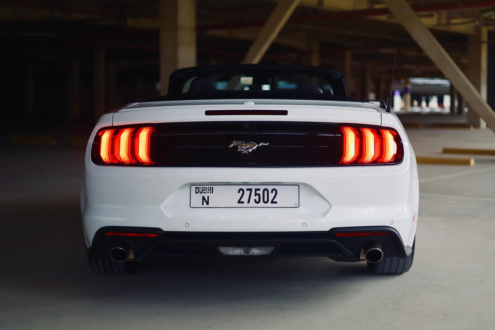 Miete Ford Mustang  Weiß 2022 in der Abu Dhabi - 6 