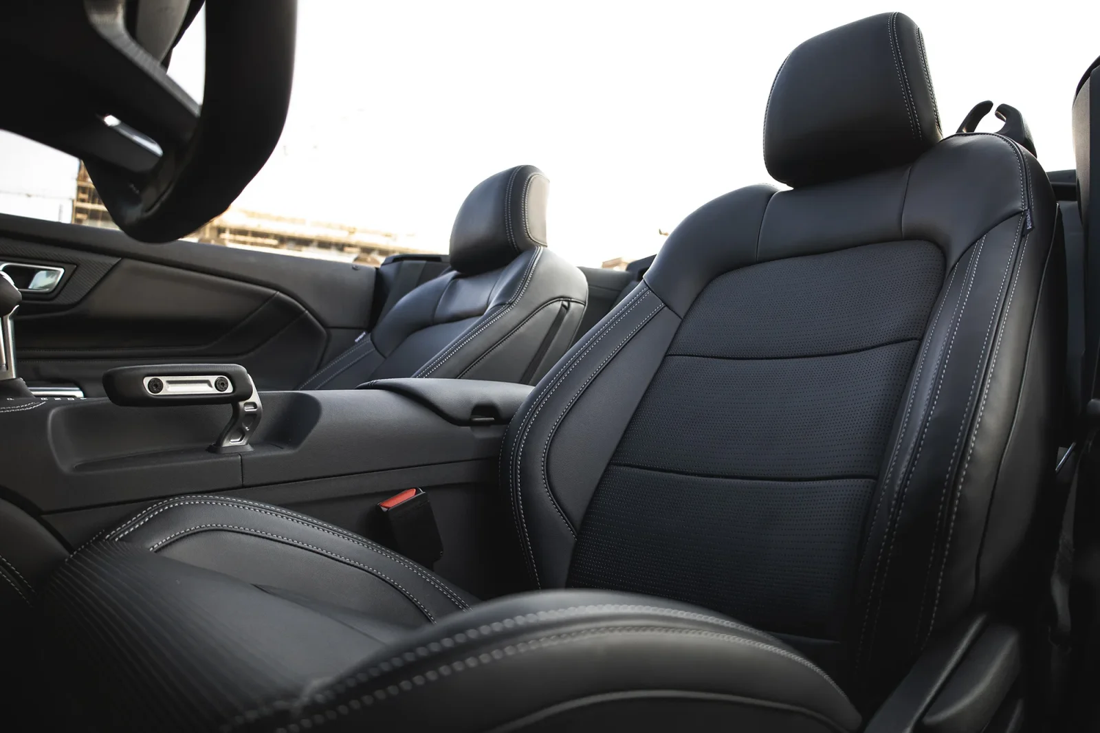 Affitto Ford Mustang GT Grigio 2024 in Abu Dhabi - 3 