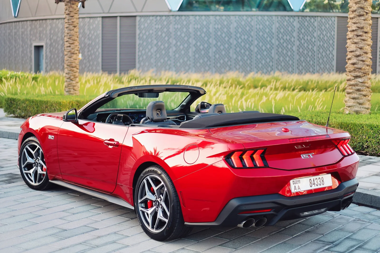 Miete Ford Mustang GT Restyling Rot 2024 in der Abu Dhabi - 9 