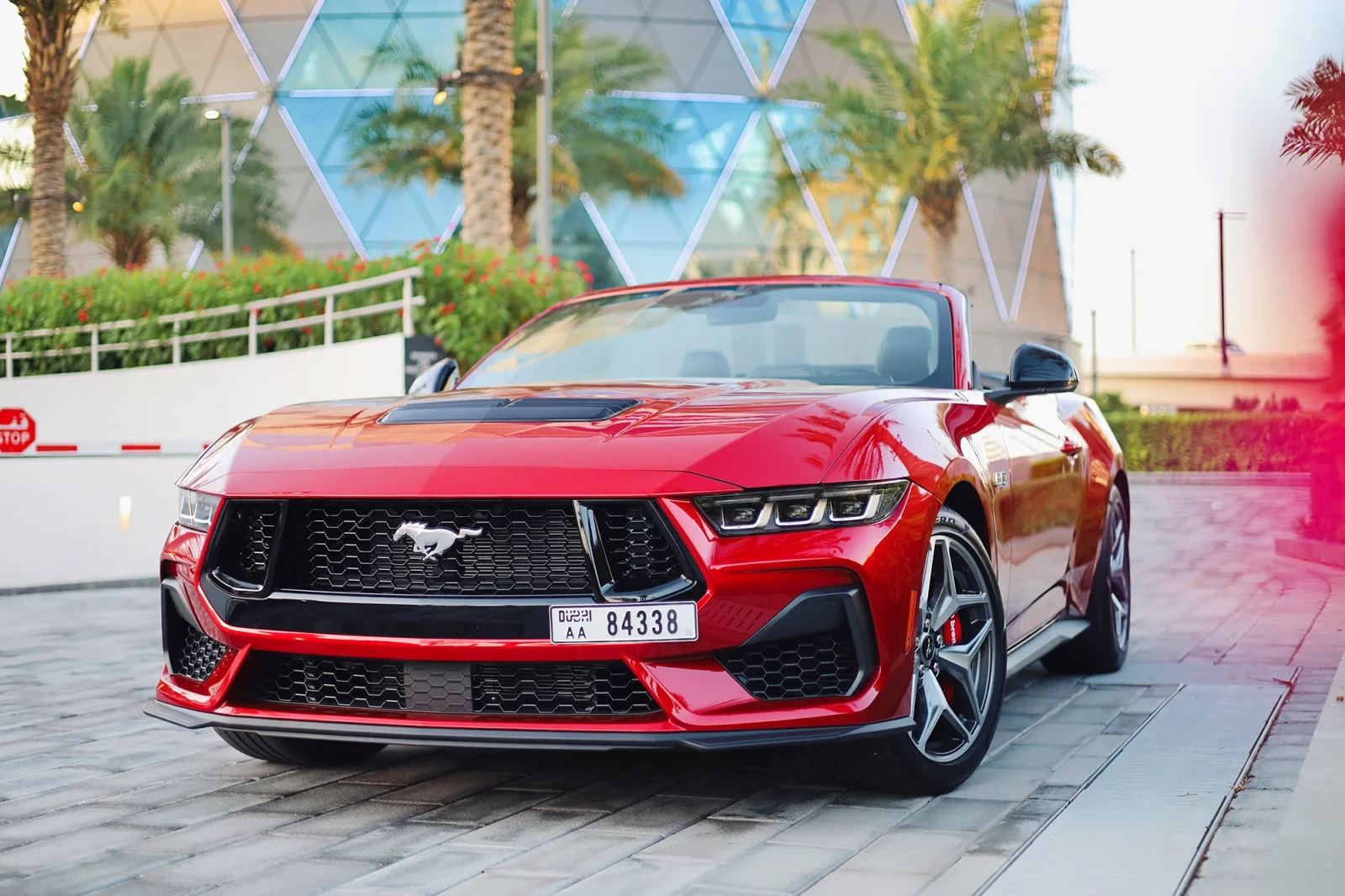 Miete Ford Mustang GT Restyling Rot 2024 in der Abu Dhabi - 18 